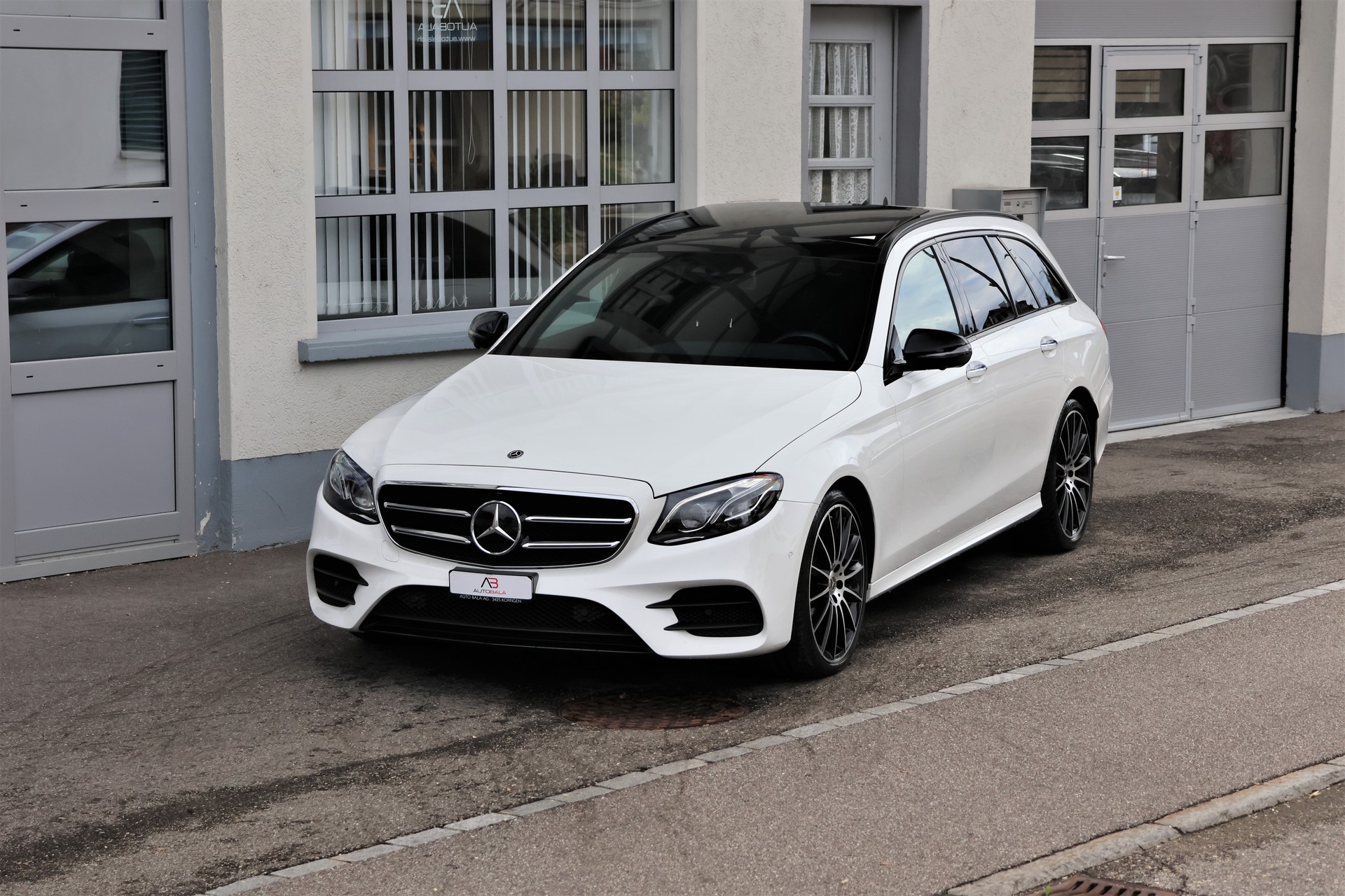 MERCEDES-BENZ E 220 d AMG Line 4Matic 9G-Tronic (CH)-image-0