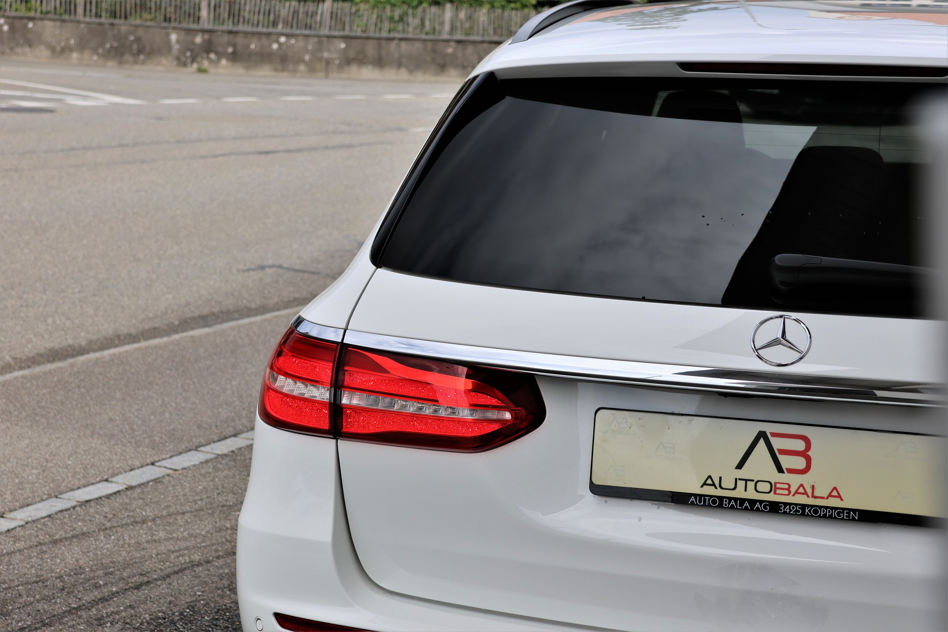 MERCEDES-BENZ E 220 d AMG Line 4Matic 9G-Tronic (CH)-image-5