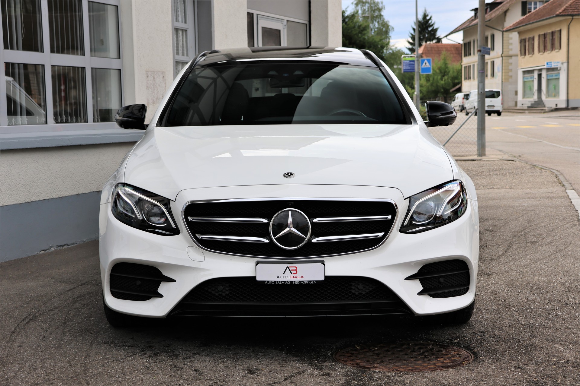 MERCEDES-BENZ E 220 d AMG Line 4Matic 9G-Tronic (CH)-image-1