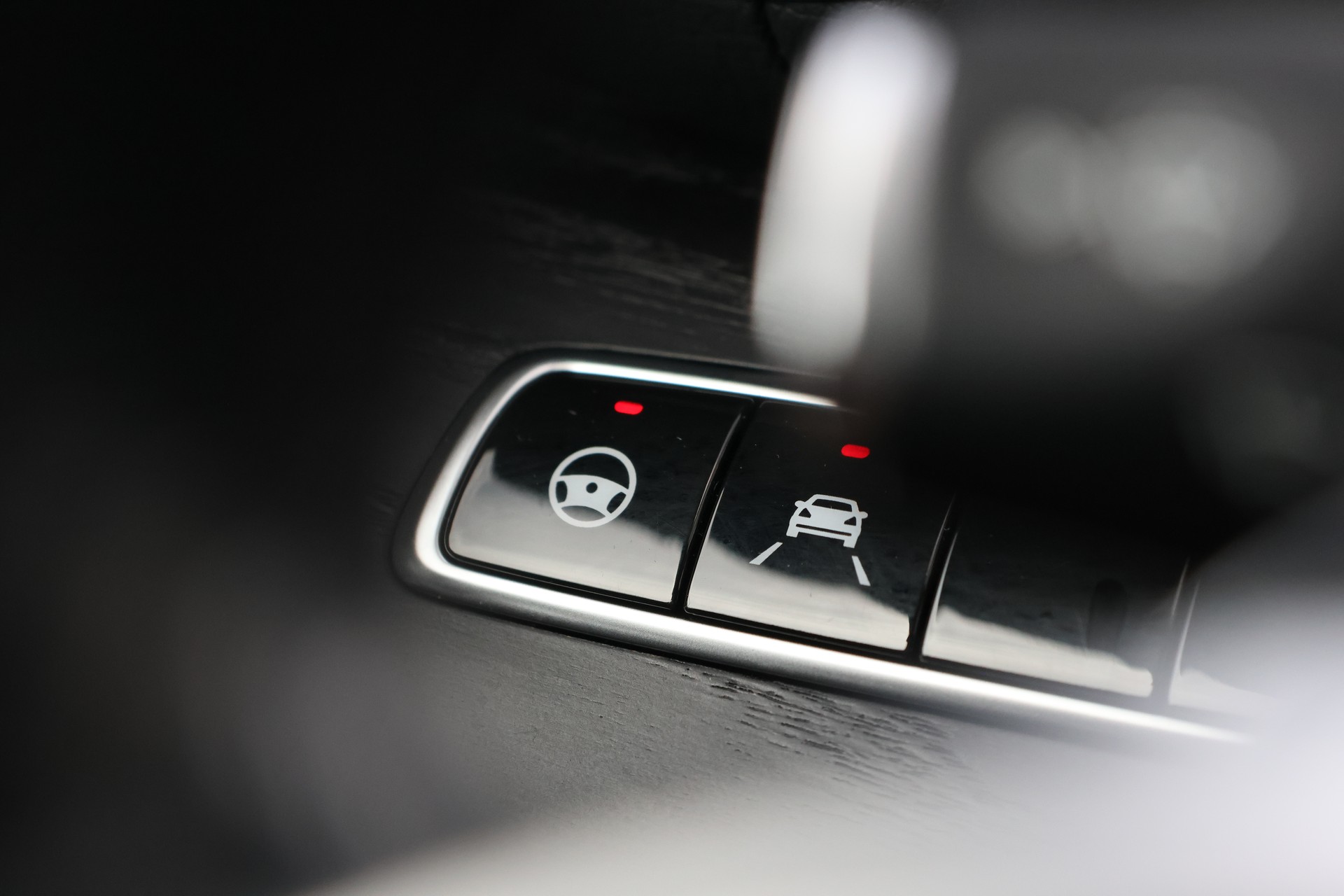 MERCEDES-BENZ E 220 d AMG Line 4Matic 9G-Tronic (CH)-image-27