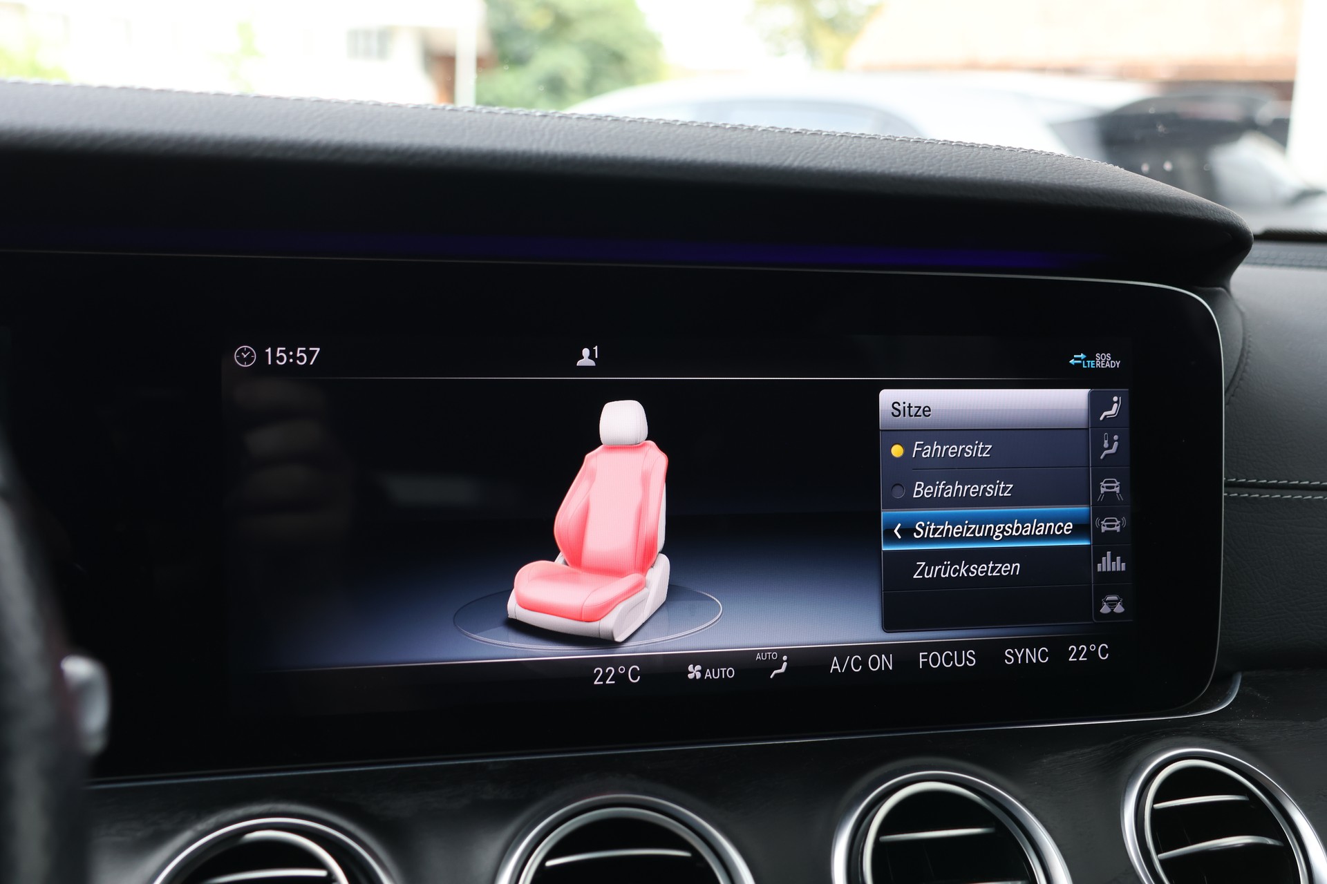 MERCEDES-BENZ E 220 d AMG Line 4Matic 9G-Tronic (CH)-image-23