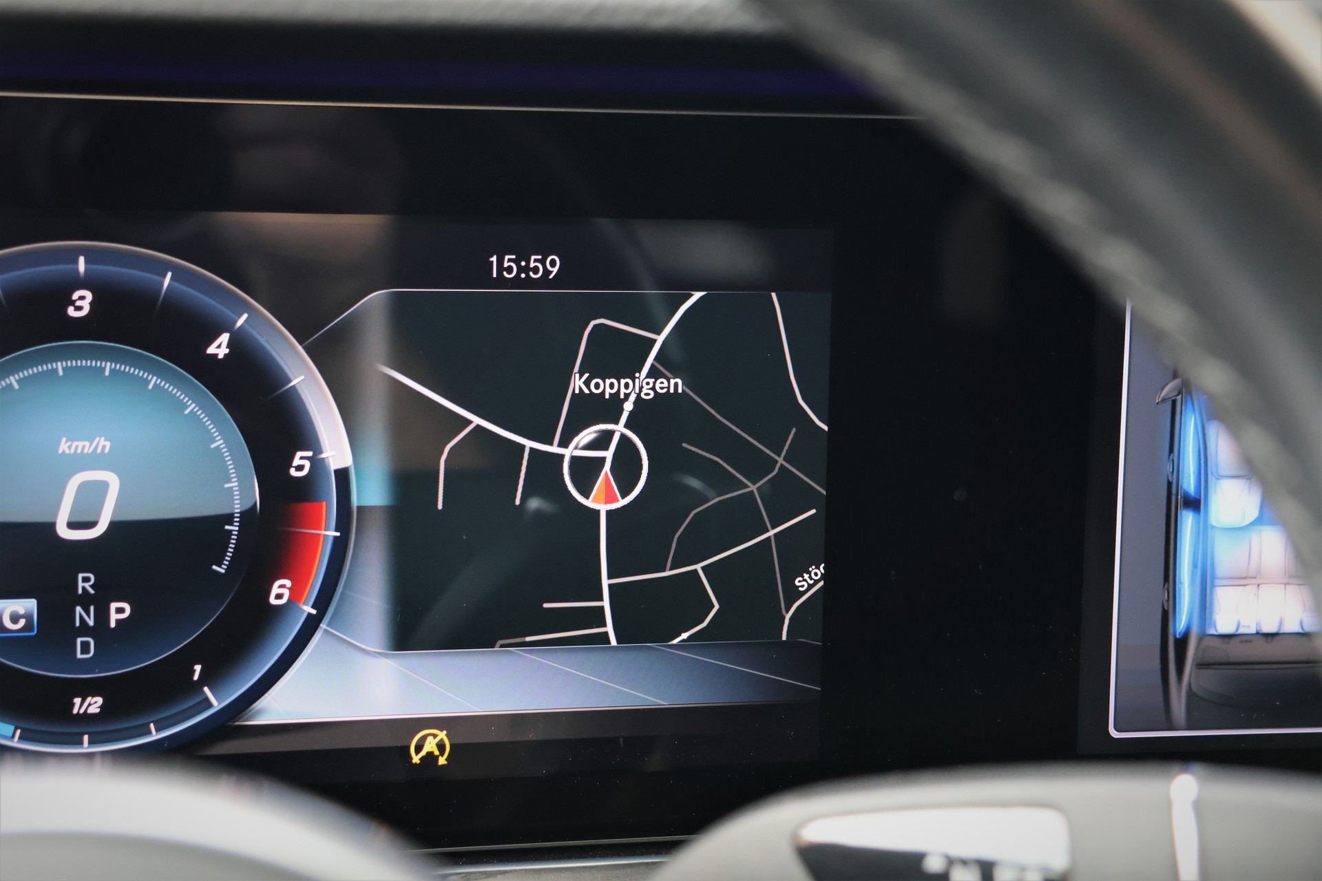 MERCEDES-BENZ E 220 d AMG Line 4Matic 9G-Tronic (CH)-image-29