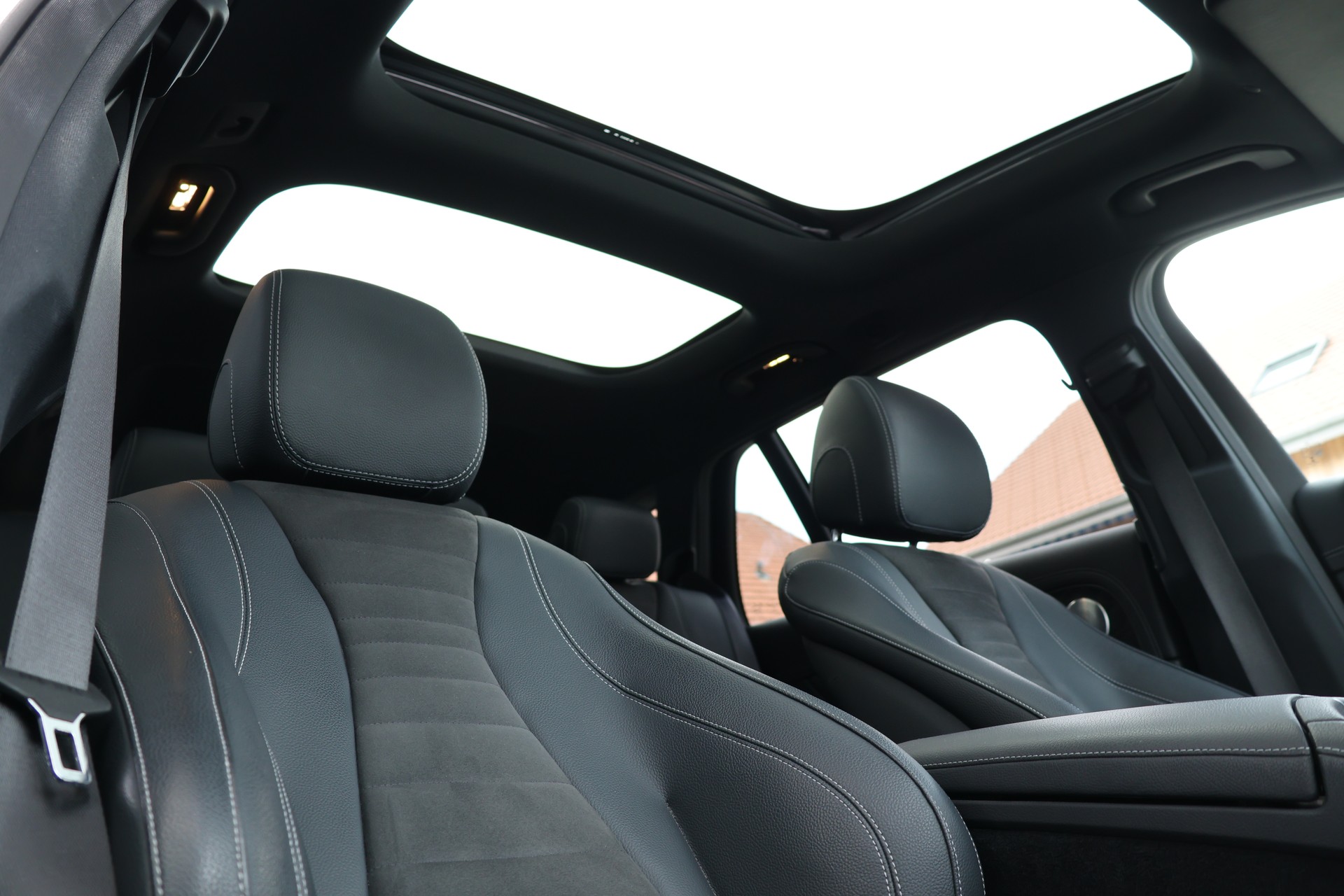 MERCEDES-BENZ E 220 d AMG Line 4Matic 9G-Tronic (CH)-image-21