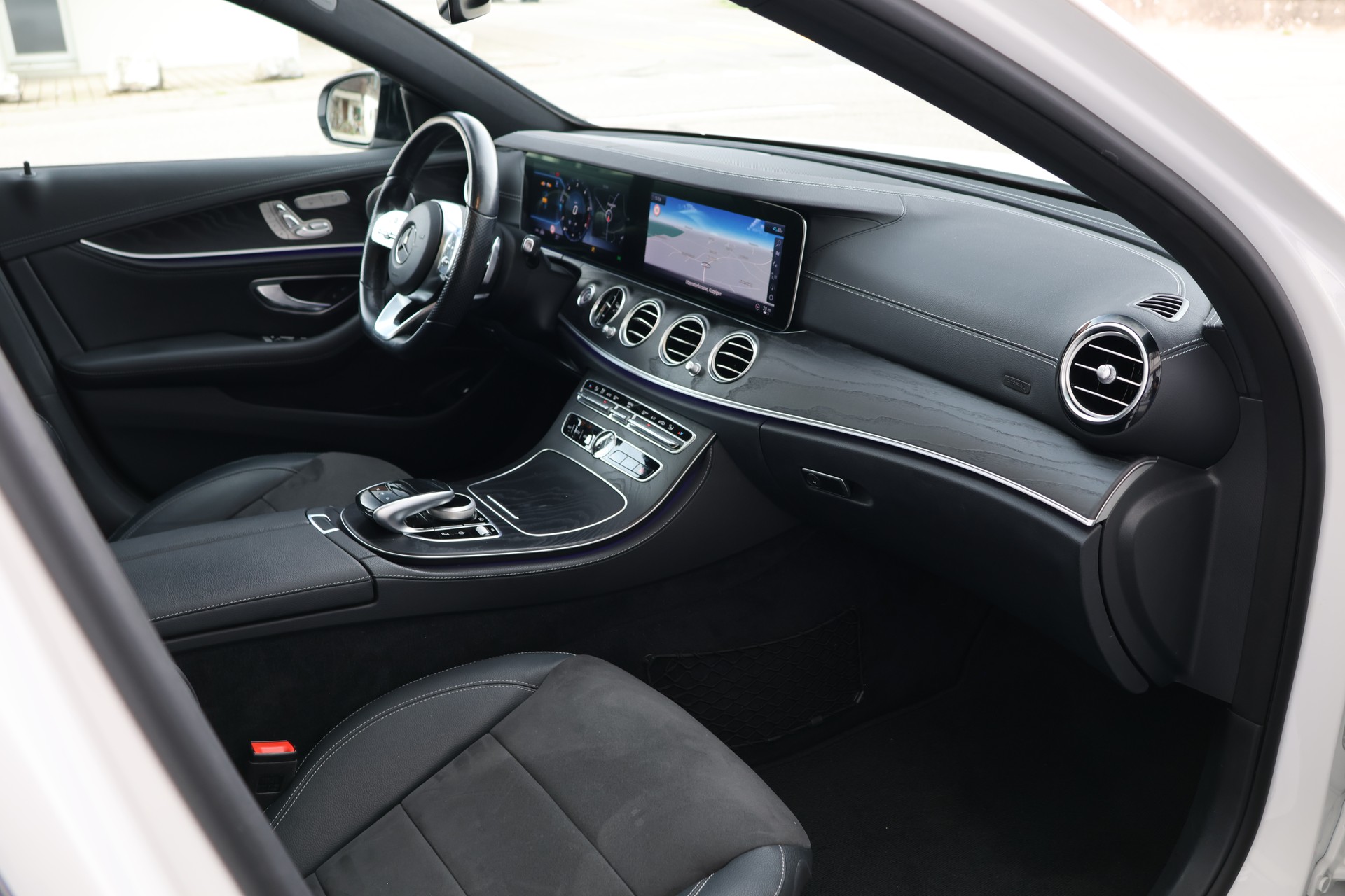 MERCEDES-BENZ E 220 d AMG Line 4Matic 9G-Tronic (CH)-image-18