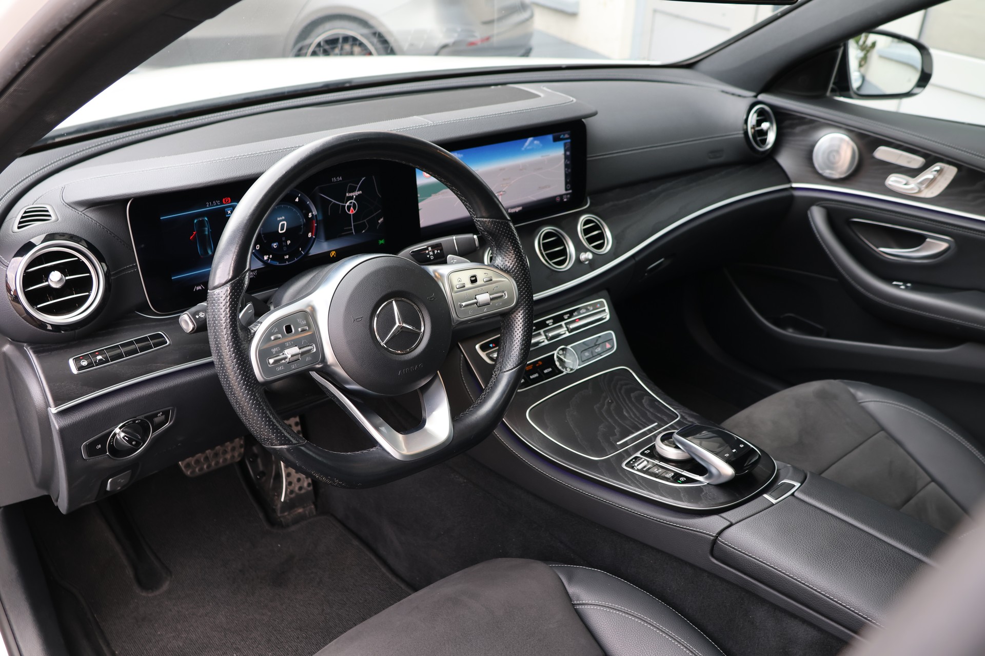 MERCEDES-BENZ E 220 d AMG Line 4Matic 9G-Tronic (CH)-image-9