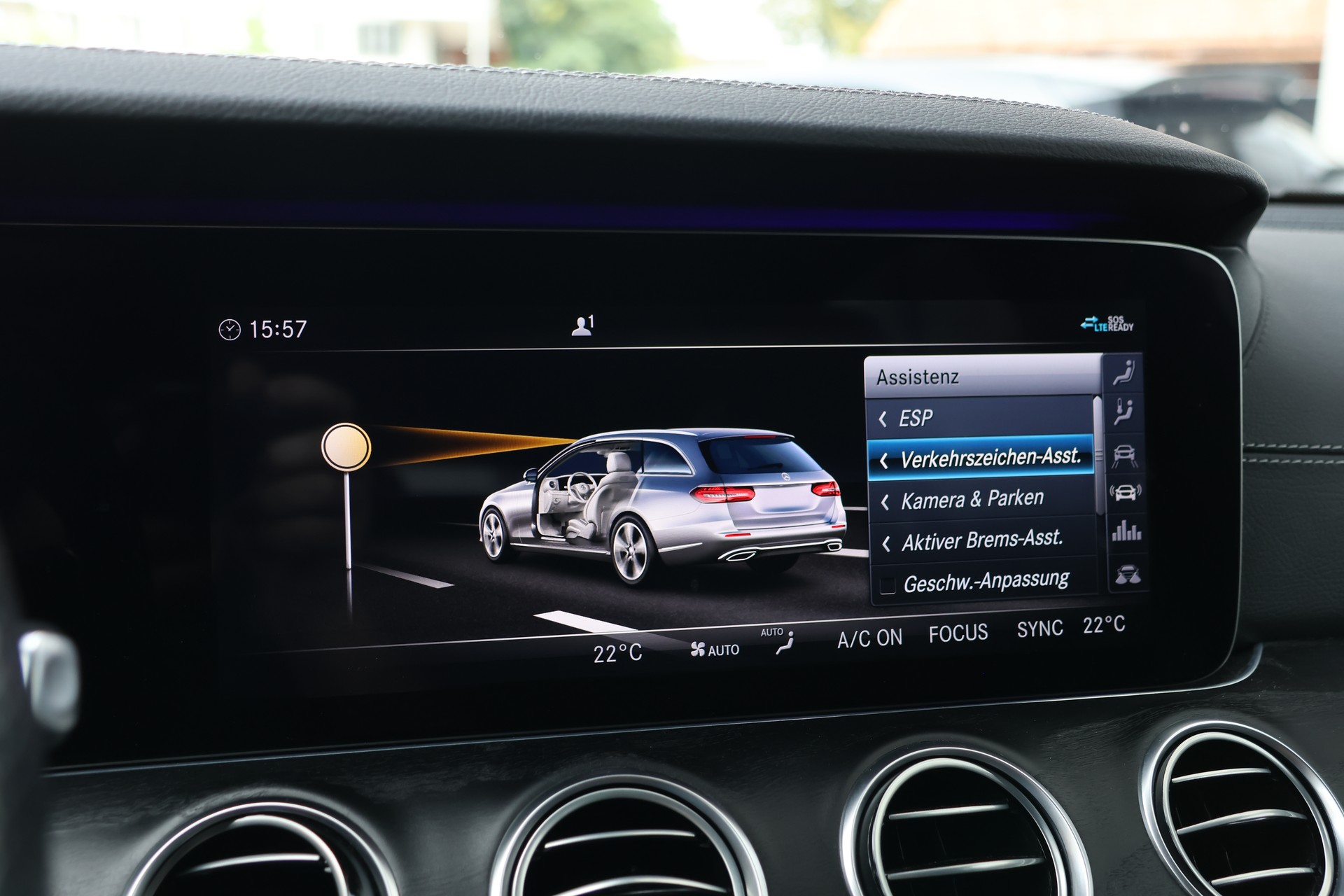 MERCEDES-BENZ E 220 d AMG Line 4Matic 9G-Tronic (CH)-image-24