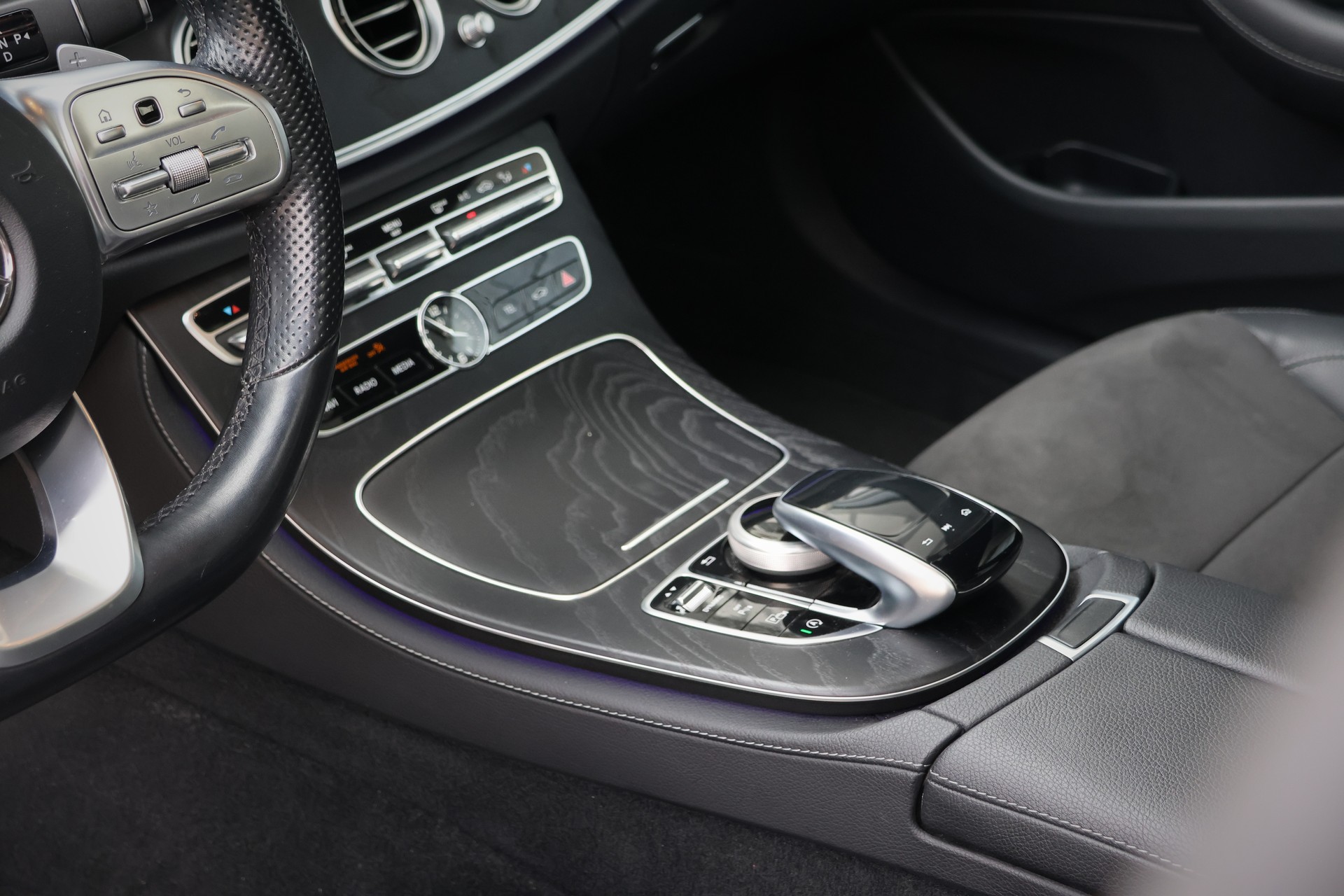 MERCEDES-BENZ E 220 d AMG Line 4Matic 9G-Tronic (CH)-image-10