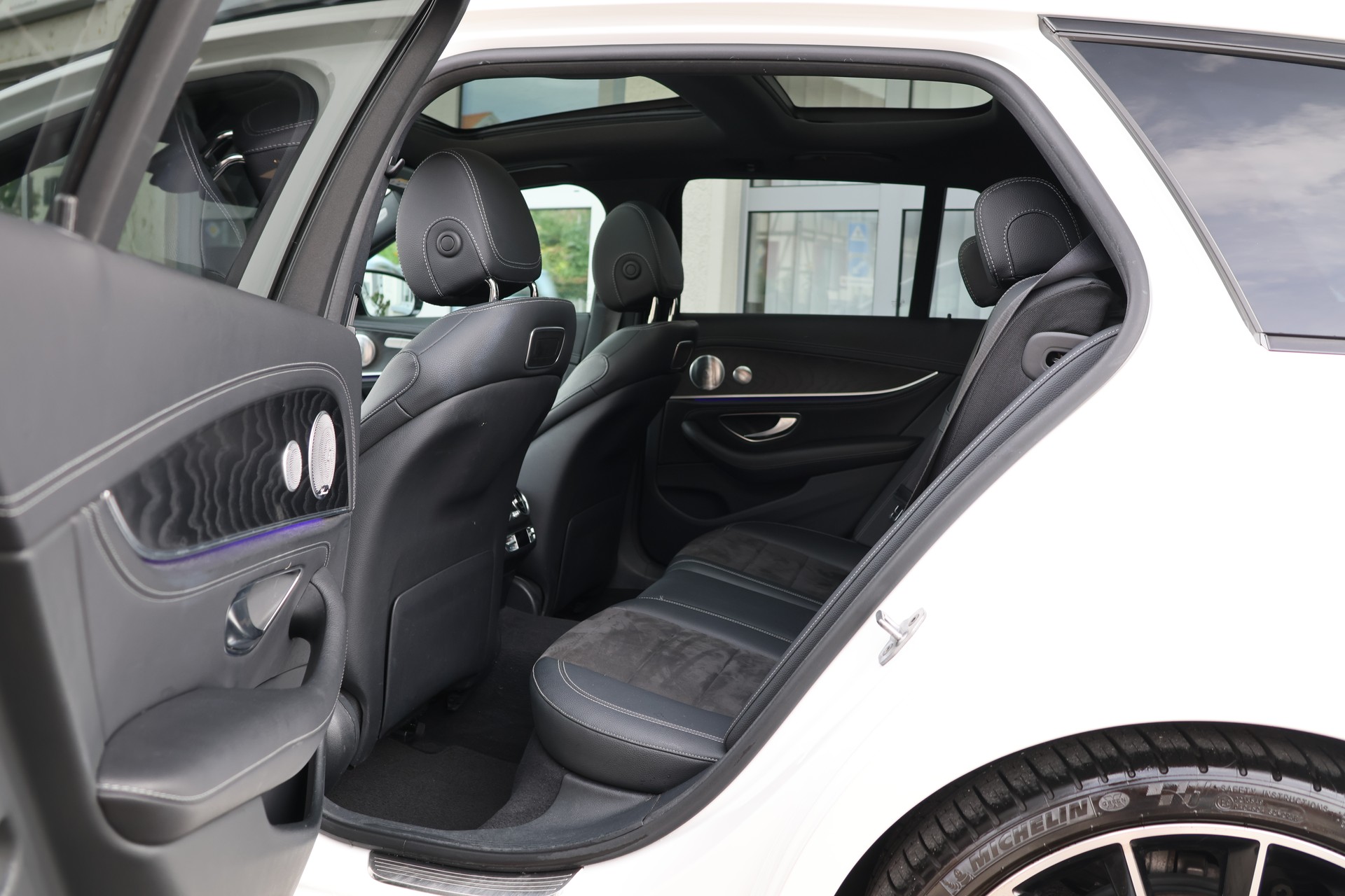 MERCEDES-BENZ E 220 d AMG Line 4Matic 9G-Tronic (CH)-image-12