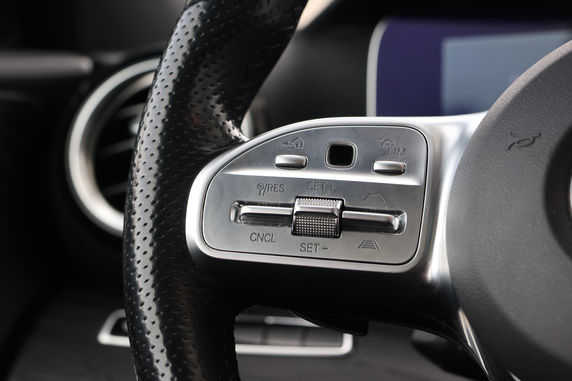 MERCEDES-BENZ E 220 d AMG Line 4Matic 9G-Tronic (CH)-image-17