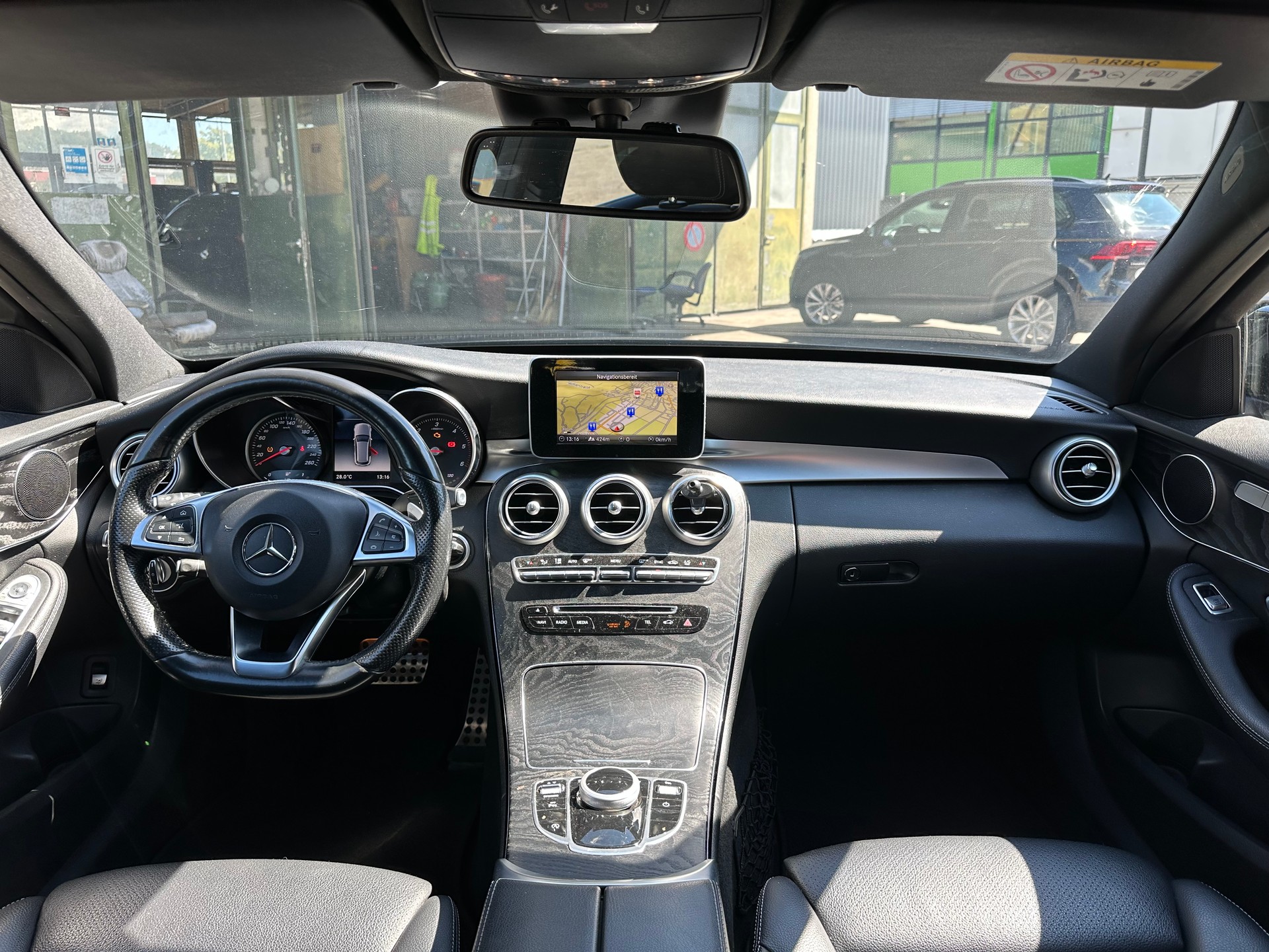 MERCEDES-BENZ C 250 d AMG Line 4Matic 9G-Tronic-image-11