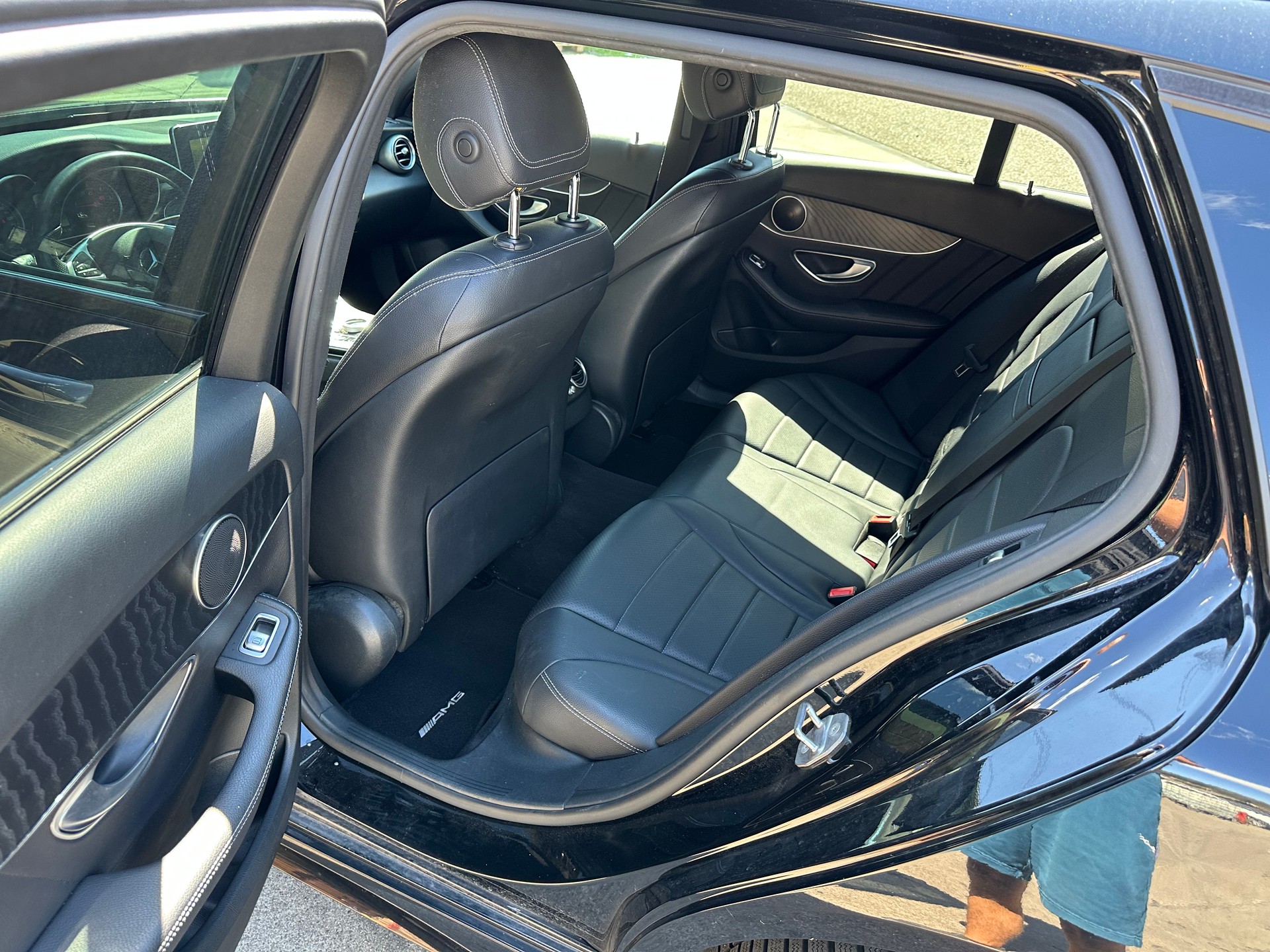 MERCEDES-BENZ C 250 d AMG Line 4Matic 9G-Tronic-image-7