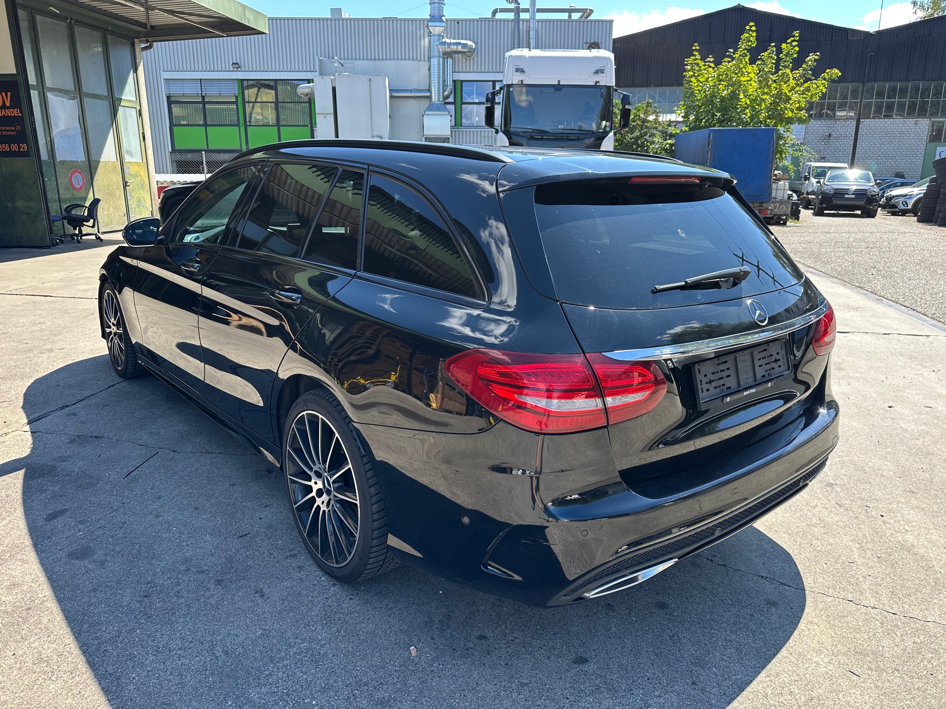 MERCEDES-BENZ C 250 d AMG Line 4Matic 9G-Tronic-image-3