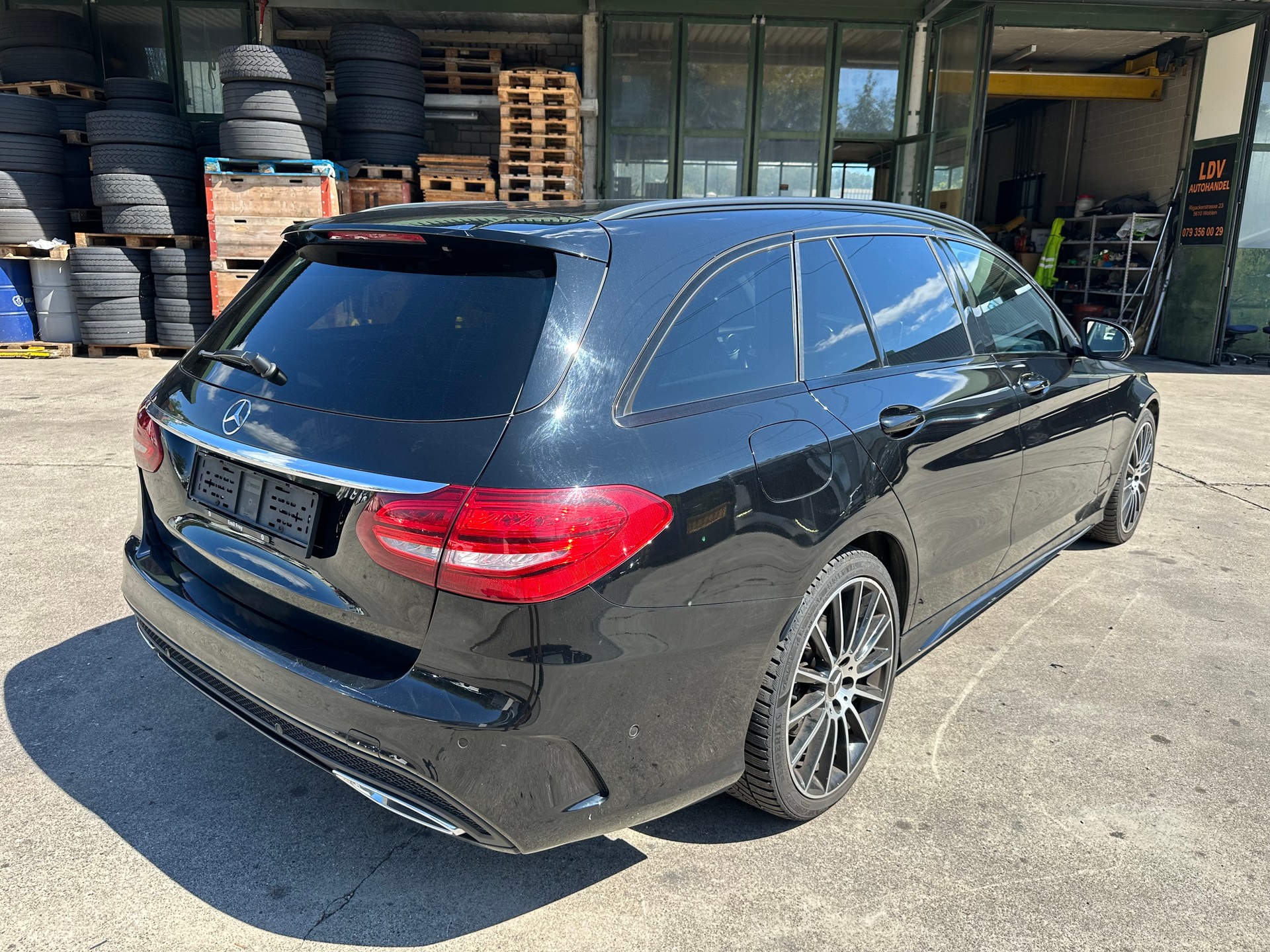 MERCEDES-BENZ C 250 d AMG Line 4Matic 9G-Tronic-image-5