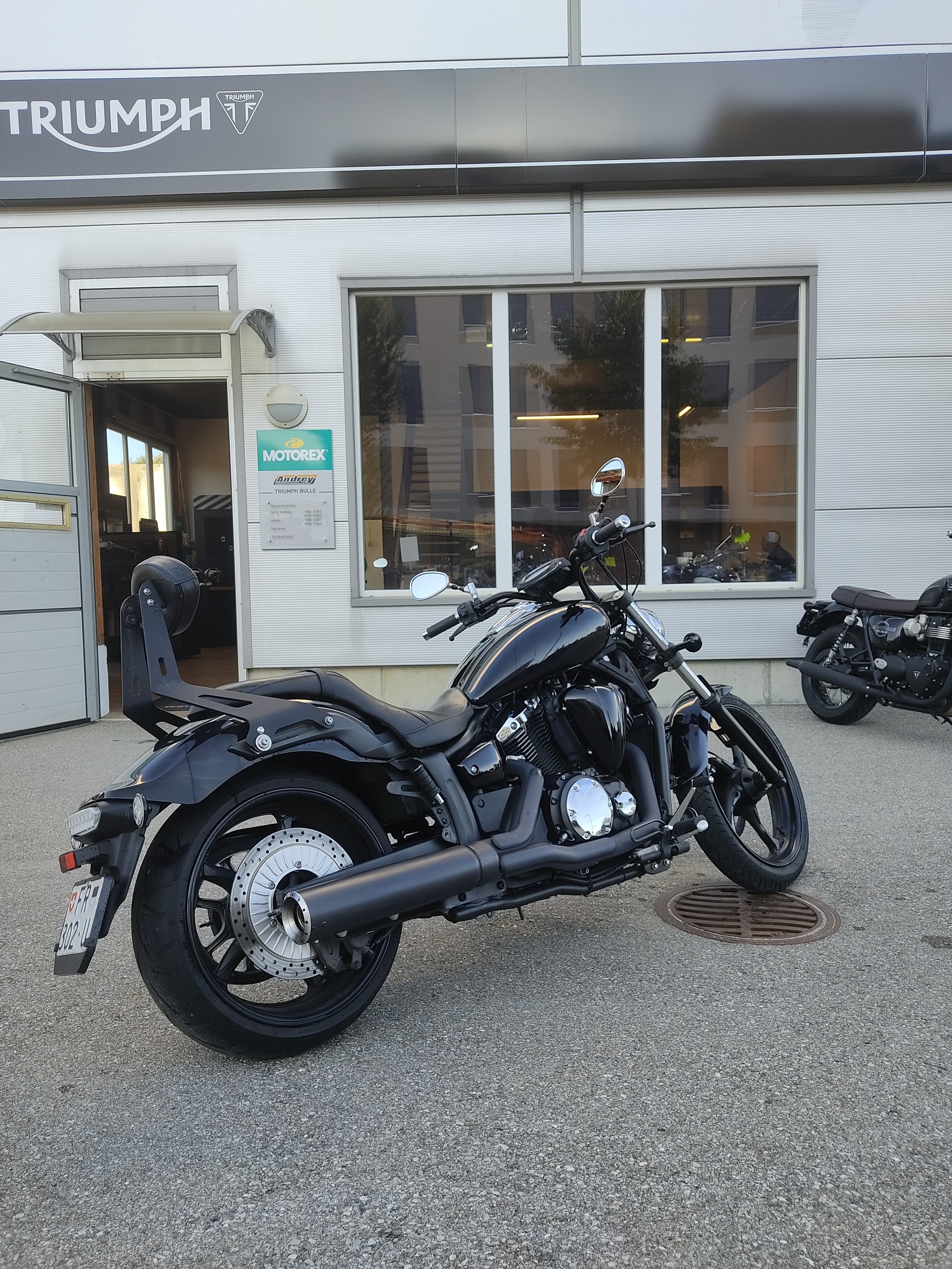 YAMAHA XVS 1300 Custom-showroom-element-3