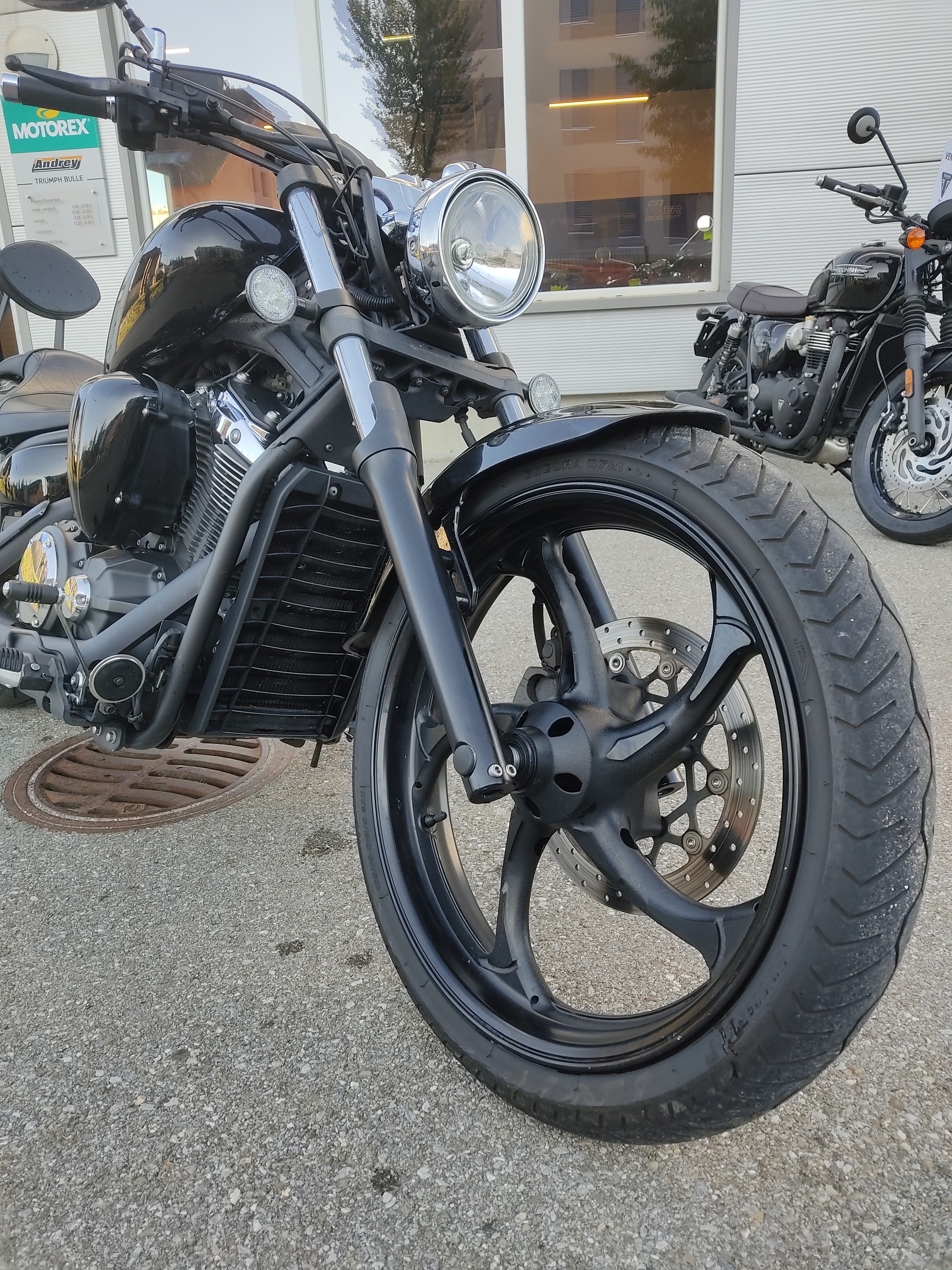 YAMAHA XVS 1300 Custom-showroom-element-1