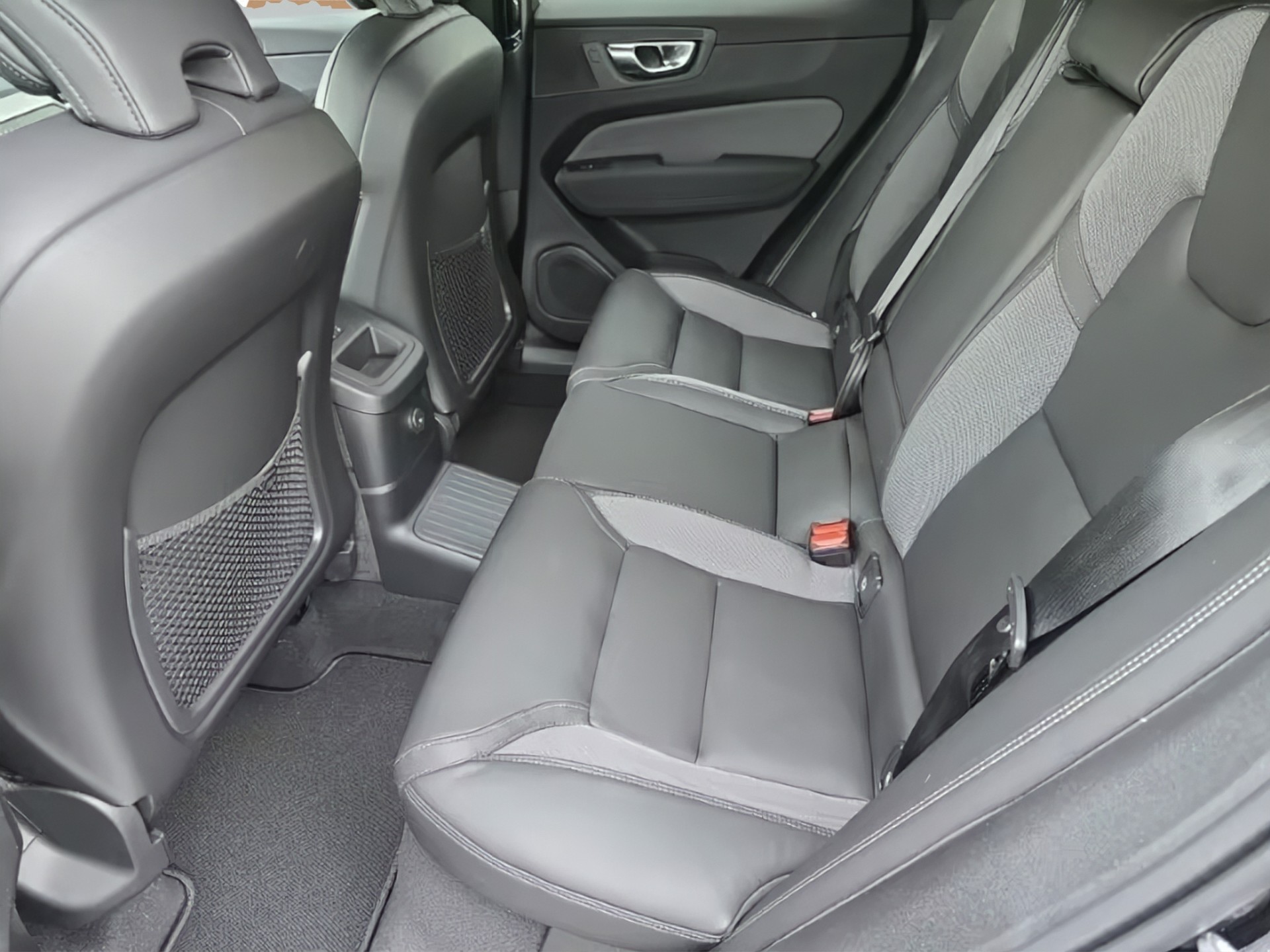 VOLVO XC60 T8 eAWD Plus Black Edition MY26-image-40