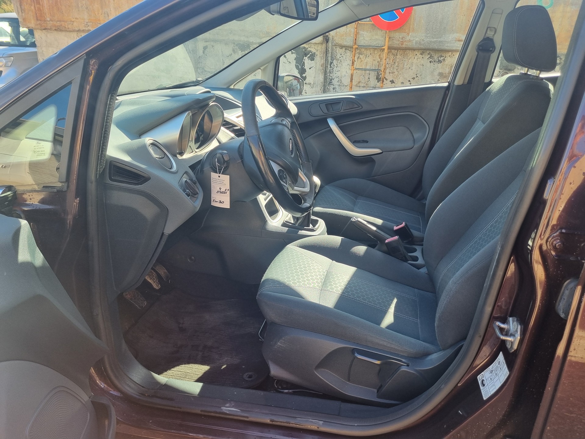 FORD Fiesta 1.4 16V Titanium-image-7