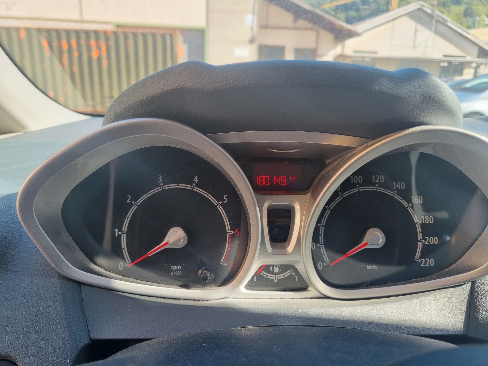 FORD Fiesta 1.4 16V Titanium-image-10