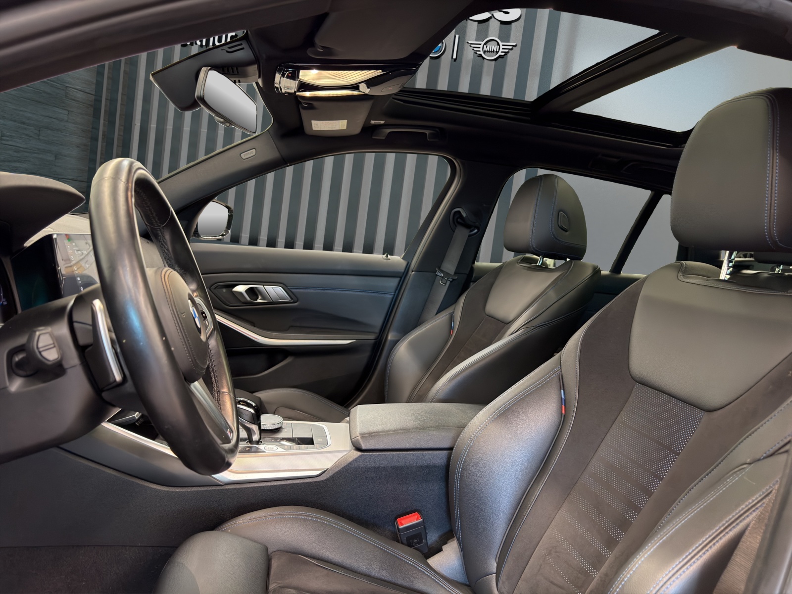 BMW 320d xDrive Touring M AERODYNAMIKPAKET-image-16