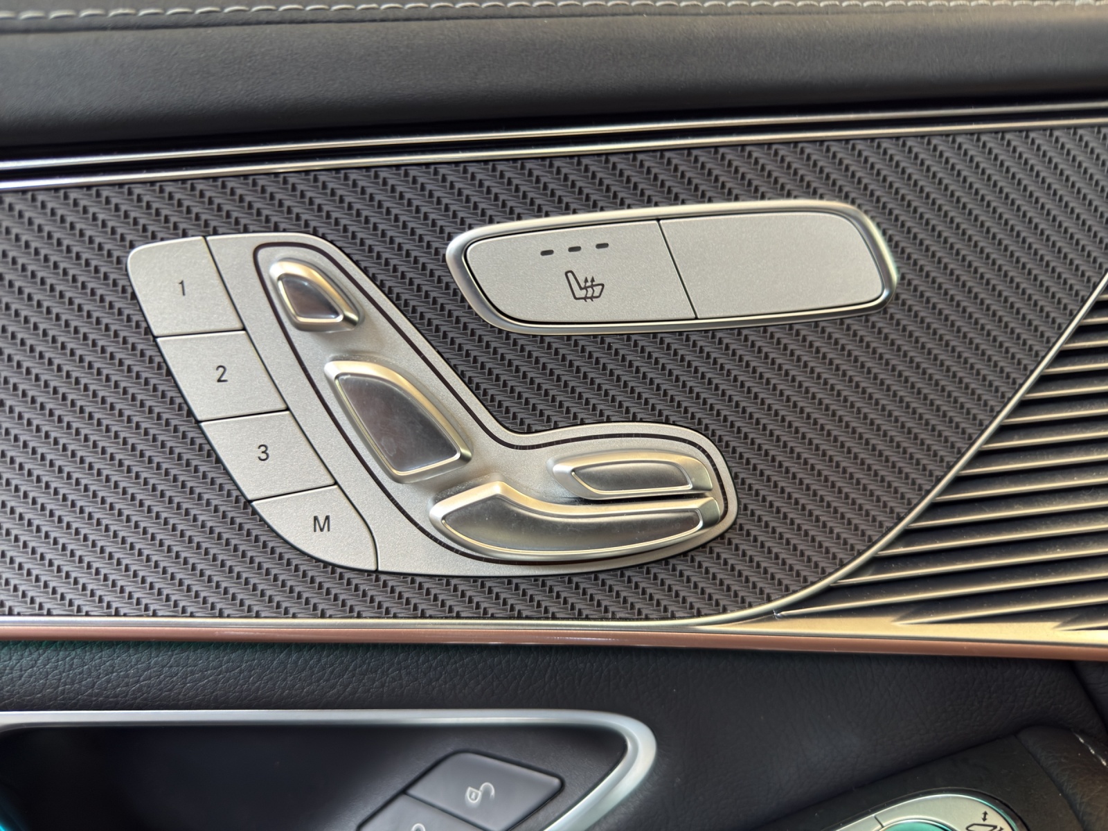MERCEDES-BENZ EQC 400 AMG Line 4Matic-image-15