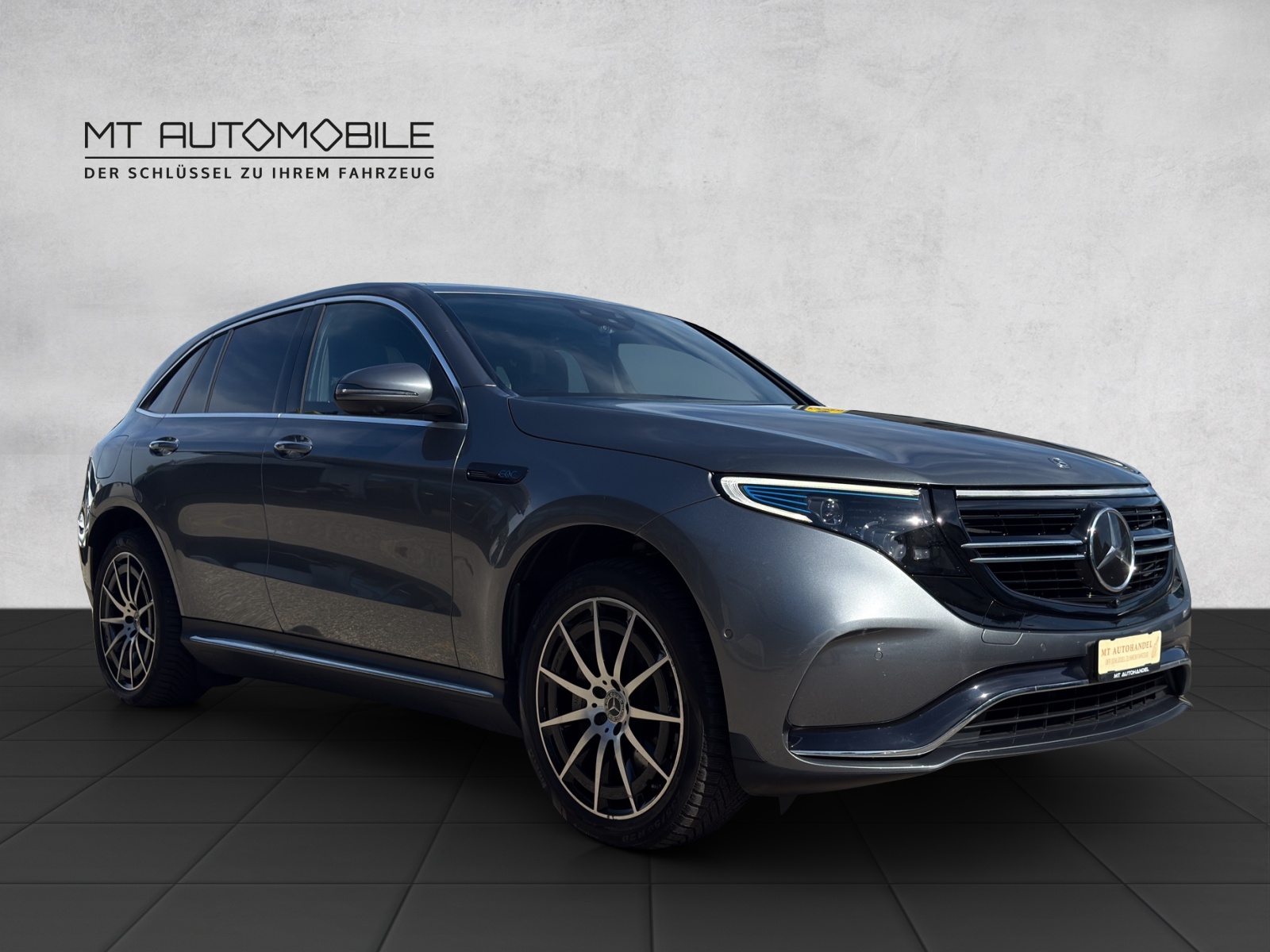 MERCEDES-BENZ EQC 400 AMG Line 4Matic-image-3