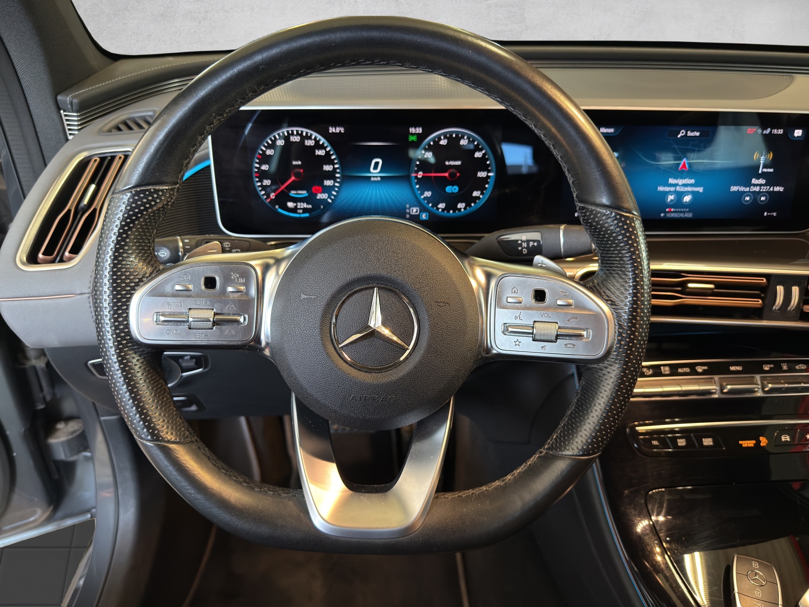 MERCEDES-BENZ EQC 400 AMG Line 4Matic-image-10