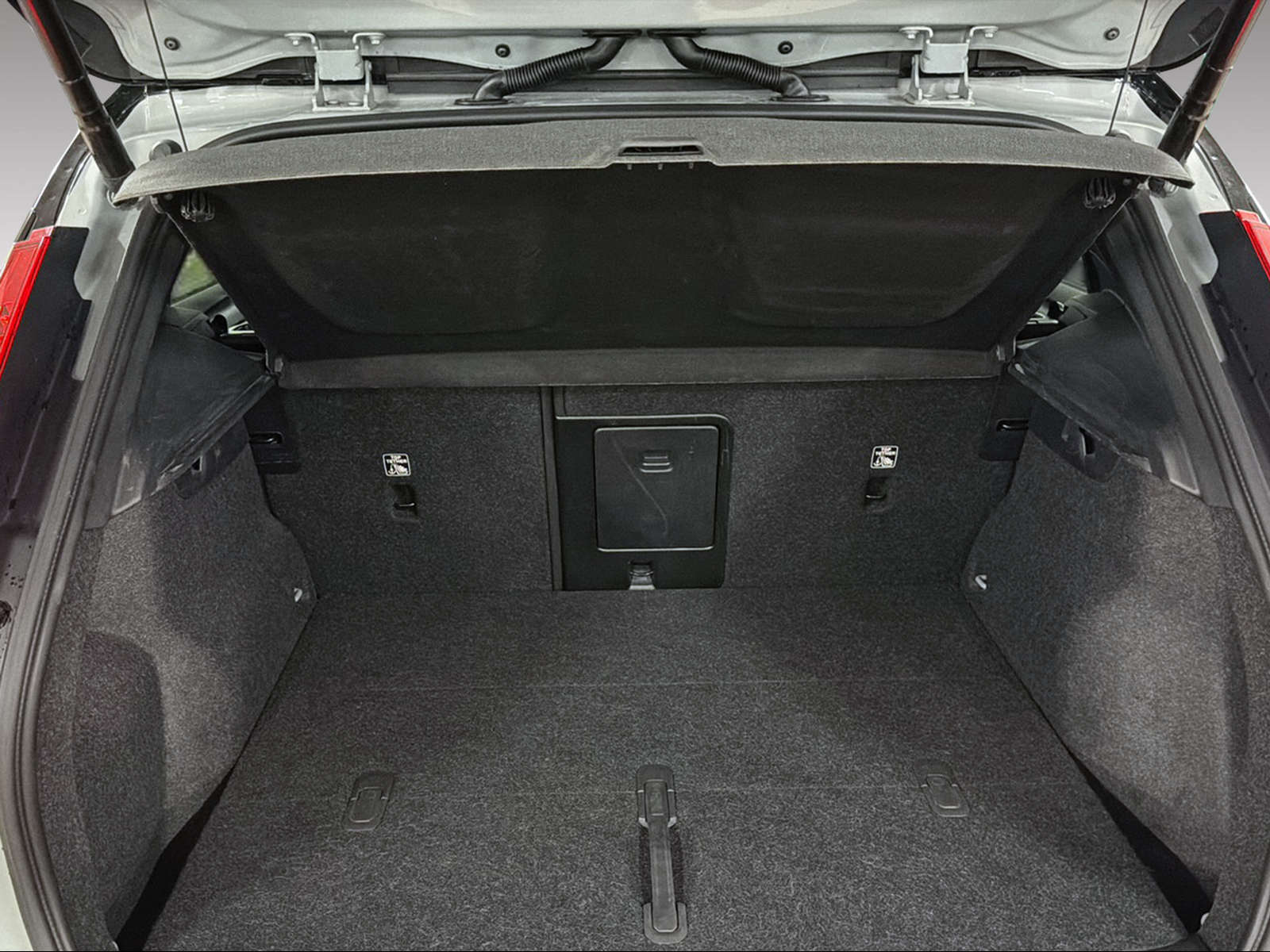 VOLVO XC40 E80 Twin Plus AWD-image-5