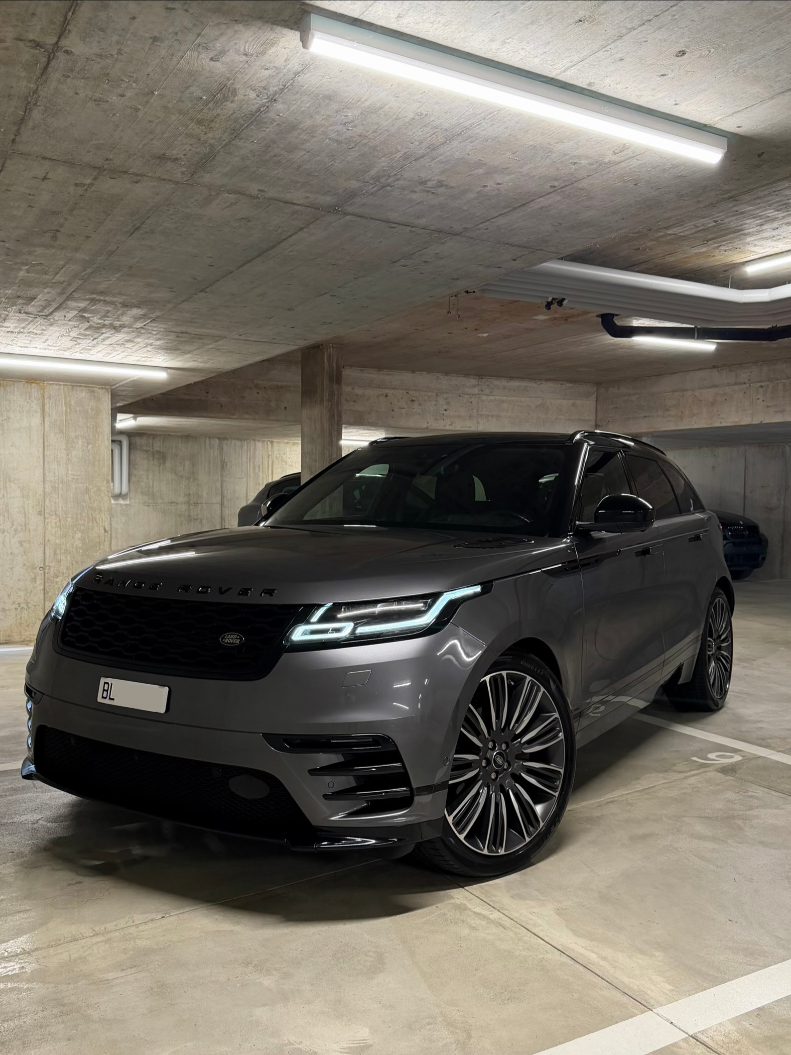 LAND ROVER 3.0 D 300 R DYNAMIC HSE