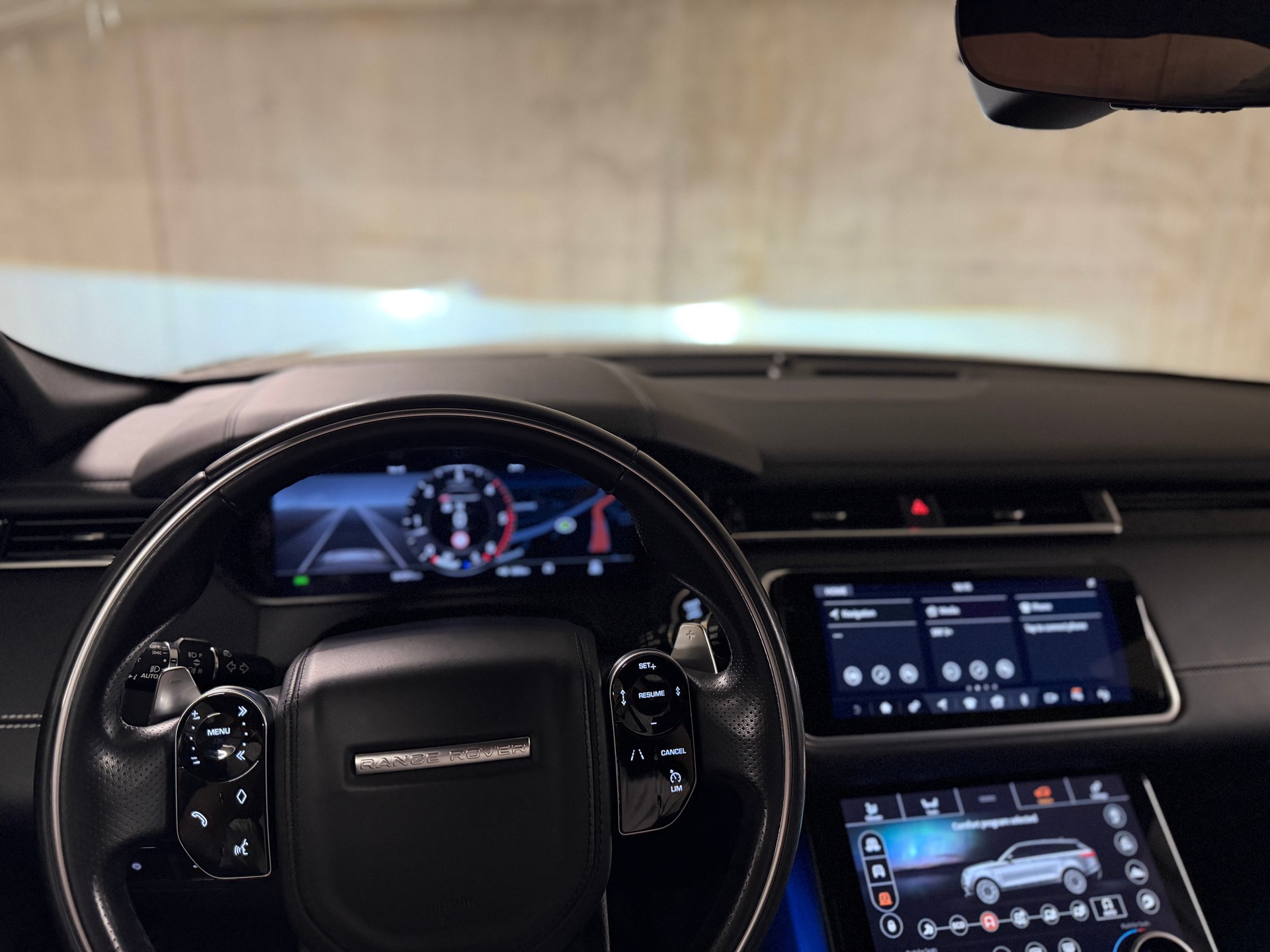 LAND ROVER 3.0 D 300 R DYNAMIC HSE-image-9