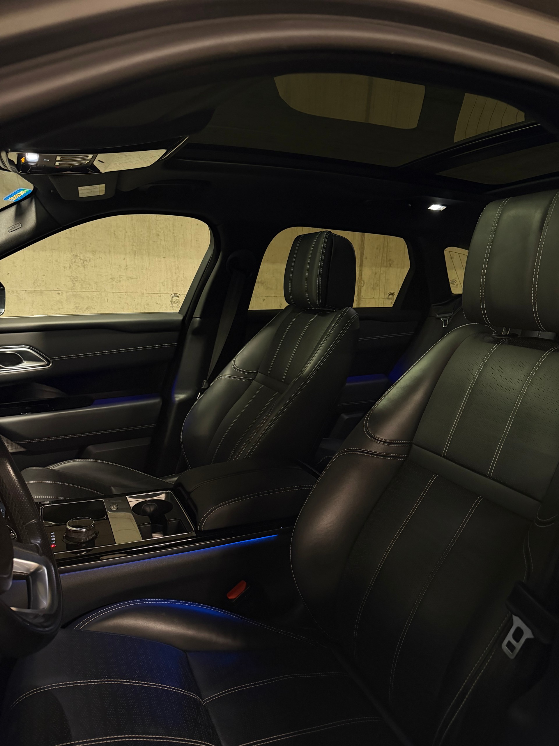 LAND ROVER 3.0 D 300 R DYNAMIC HSE-image-5