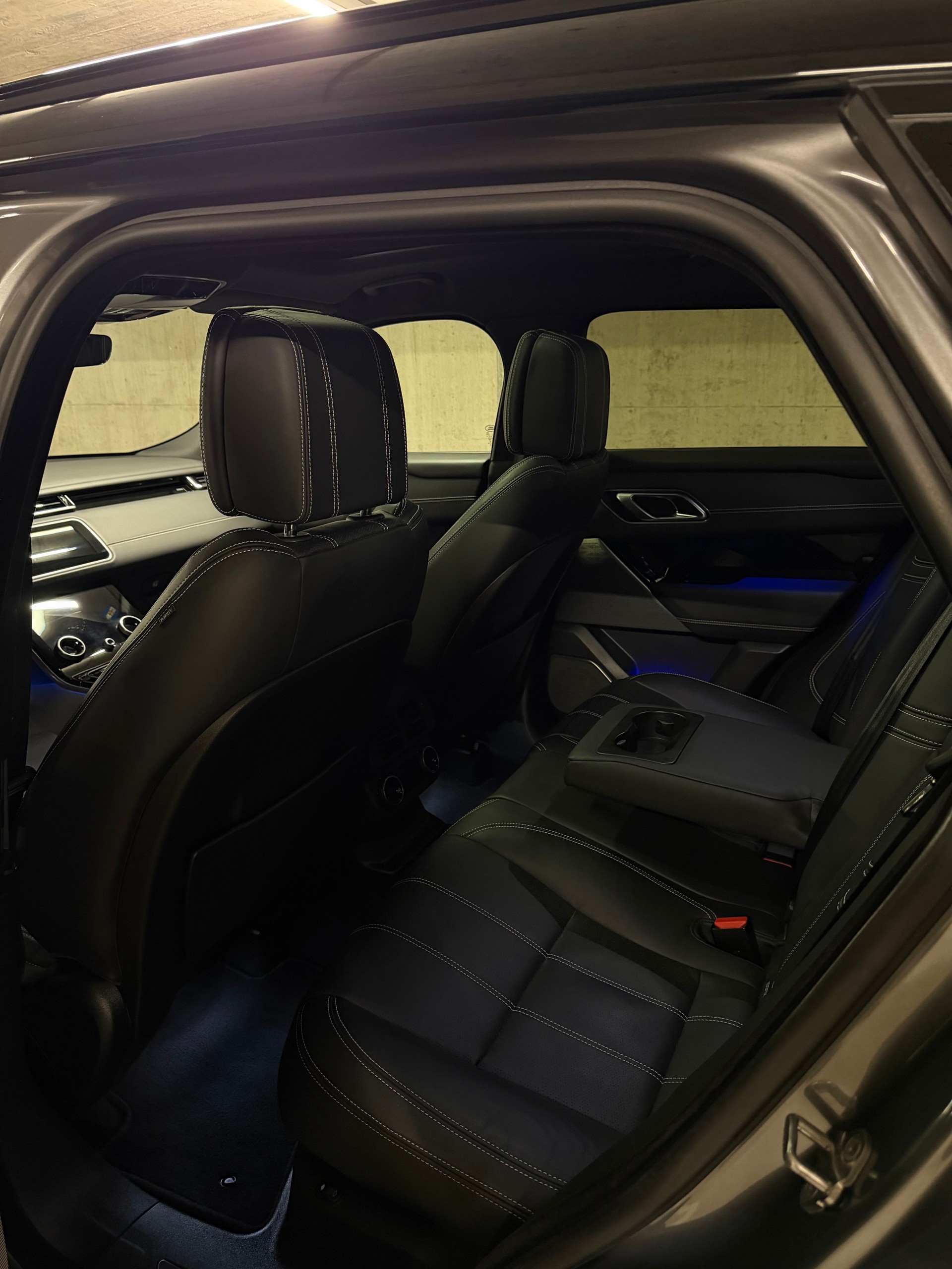 LAND ROVER 3.0 D 300 R DYNAMIC HSE-image-4