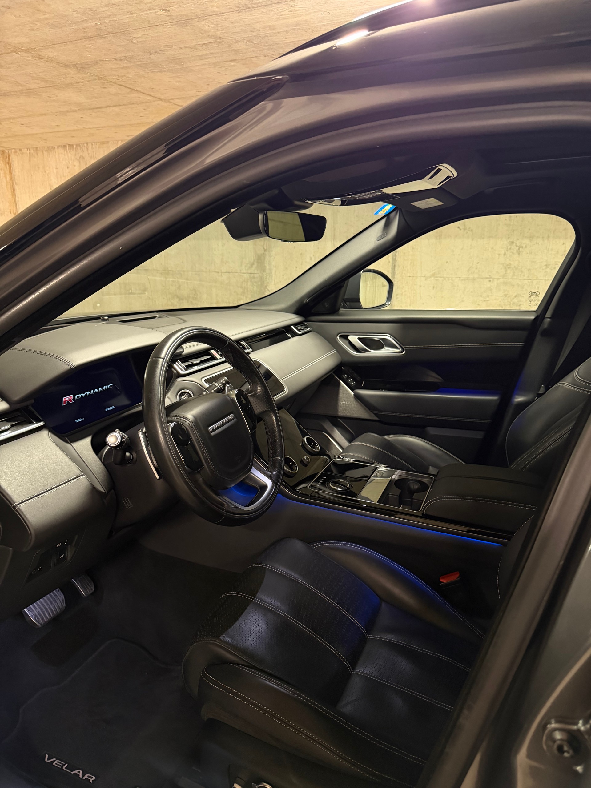 LAND ROVER 3.0 D 300 R DYNAMIC HSE-image-3