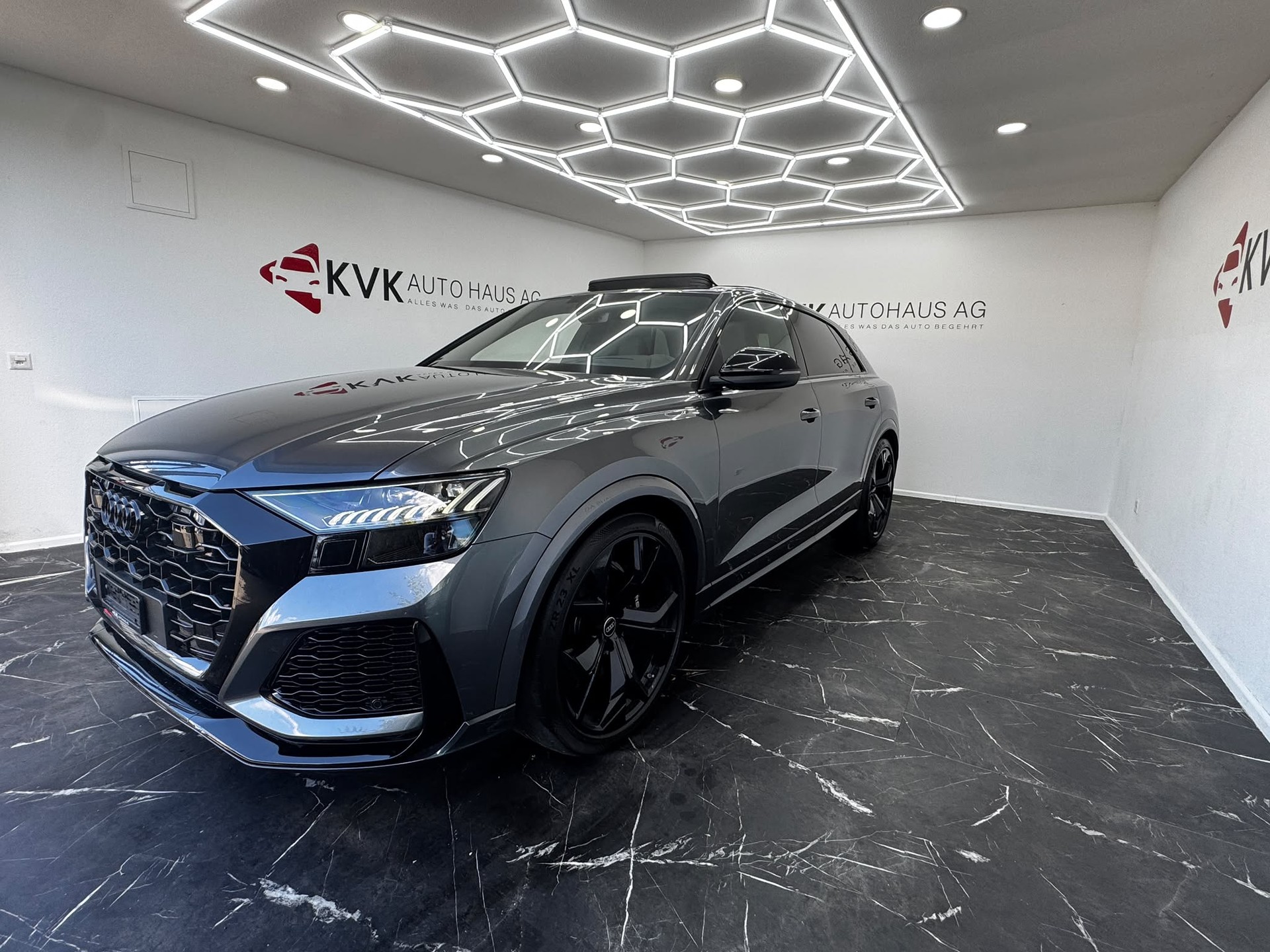 AUDI RSQ8 quattro tiptronic | VOLLAUSSTATTUNG | PANORAMA | GARANTIE BIS 100'000 KM |-image-2