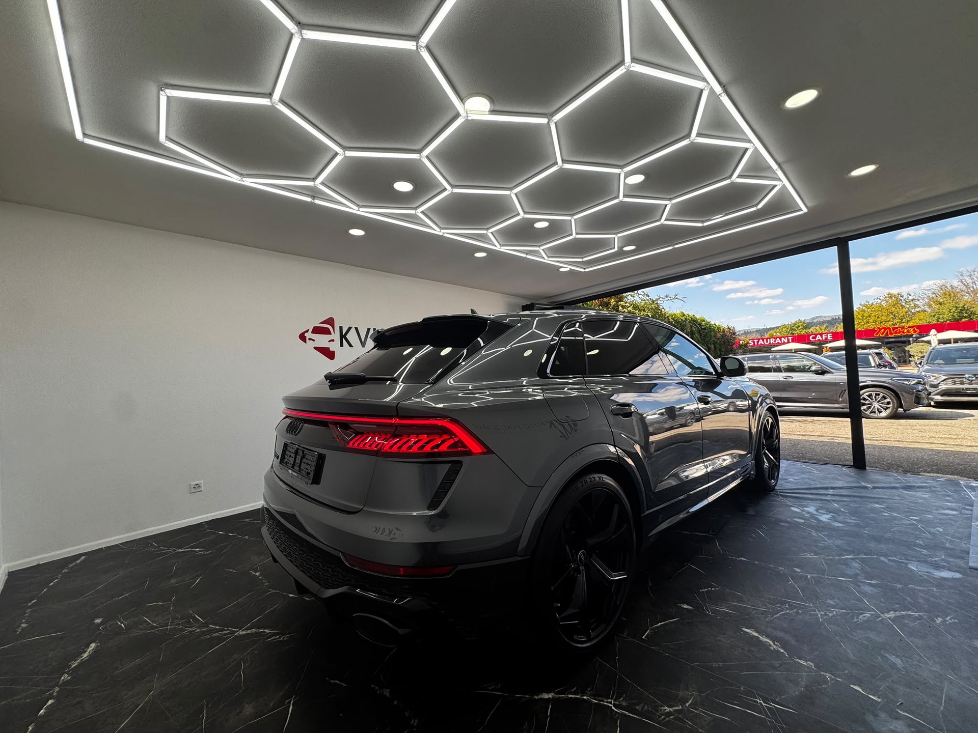 AUDI RSQ8 quattro tiptronic | VOLLAUSSTATTUNG | PANORAMA | GARANTIE BIS 100'000 KM |-image-8