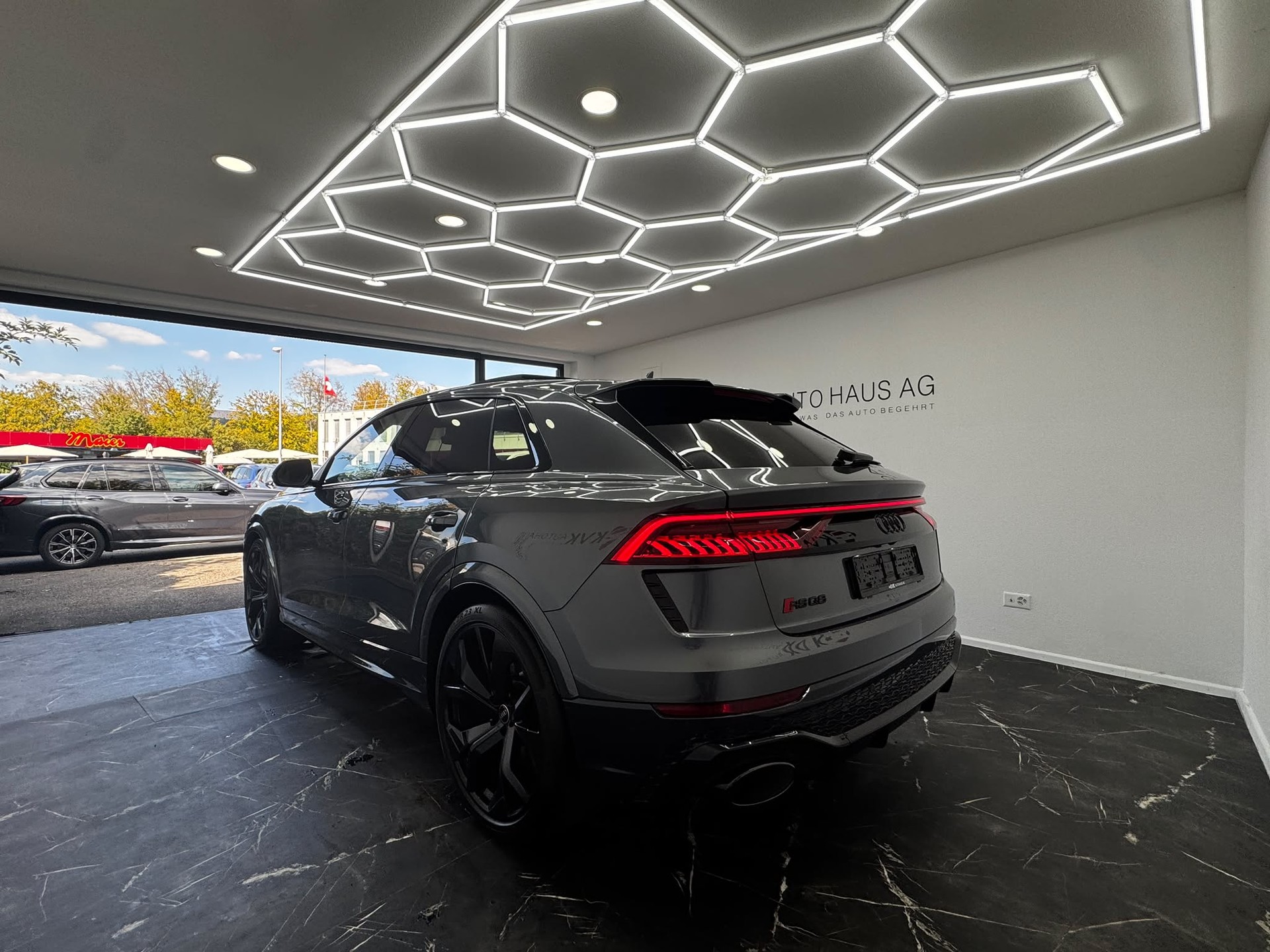 AUDI RSQ8 quattro tiptronic | VOLLAUSSTATTUNG | PANORAMA | GARANTIE BIS 100'000 KM |-image-9