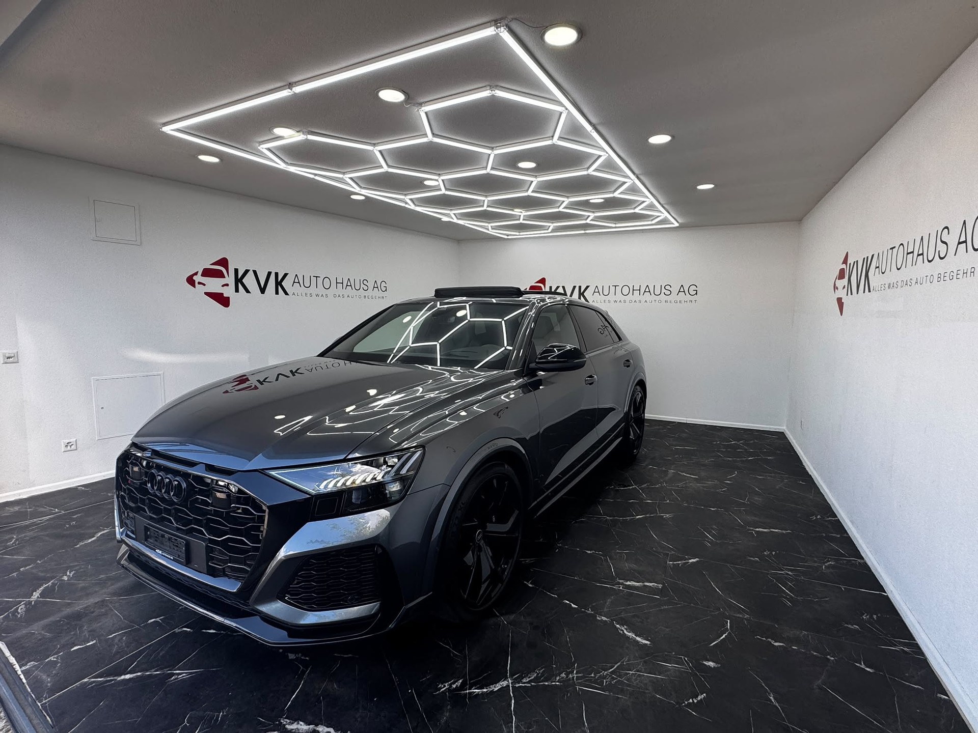 AUDI RSQ8 quattro tiptronic | VOLLAUSSTATTUNG | PANORAMA | GARANTIE BIS 100'000 KM |-image-1