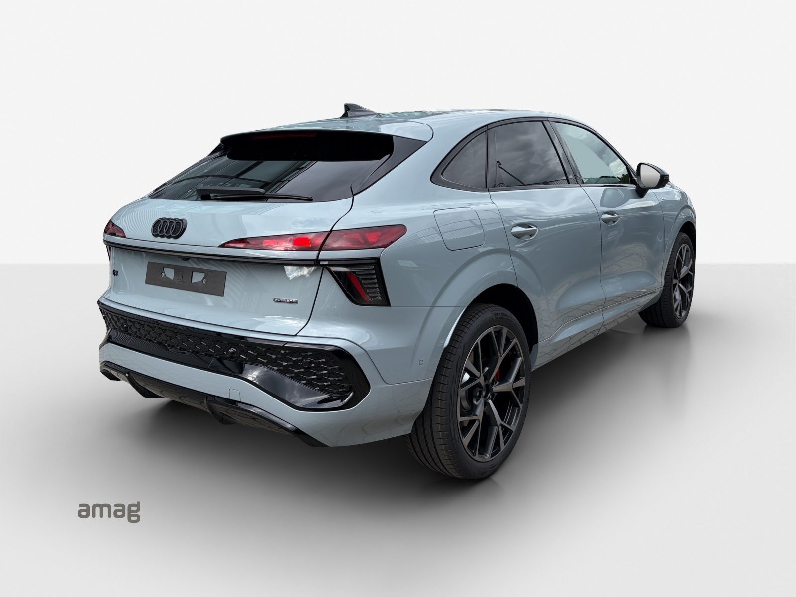 AUDI Q3 Sportback TFSI quattro 195 kW S tronic-image-4
