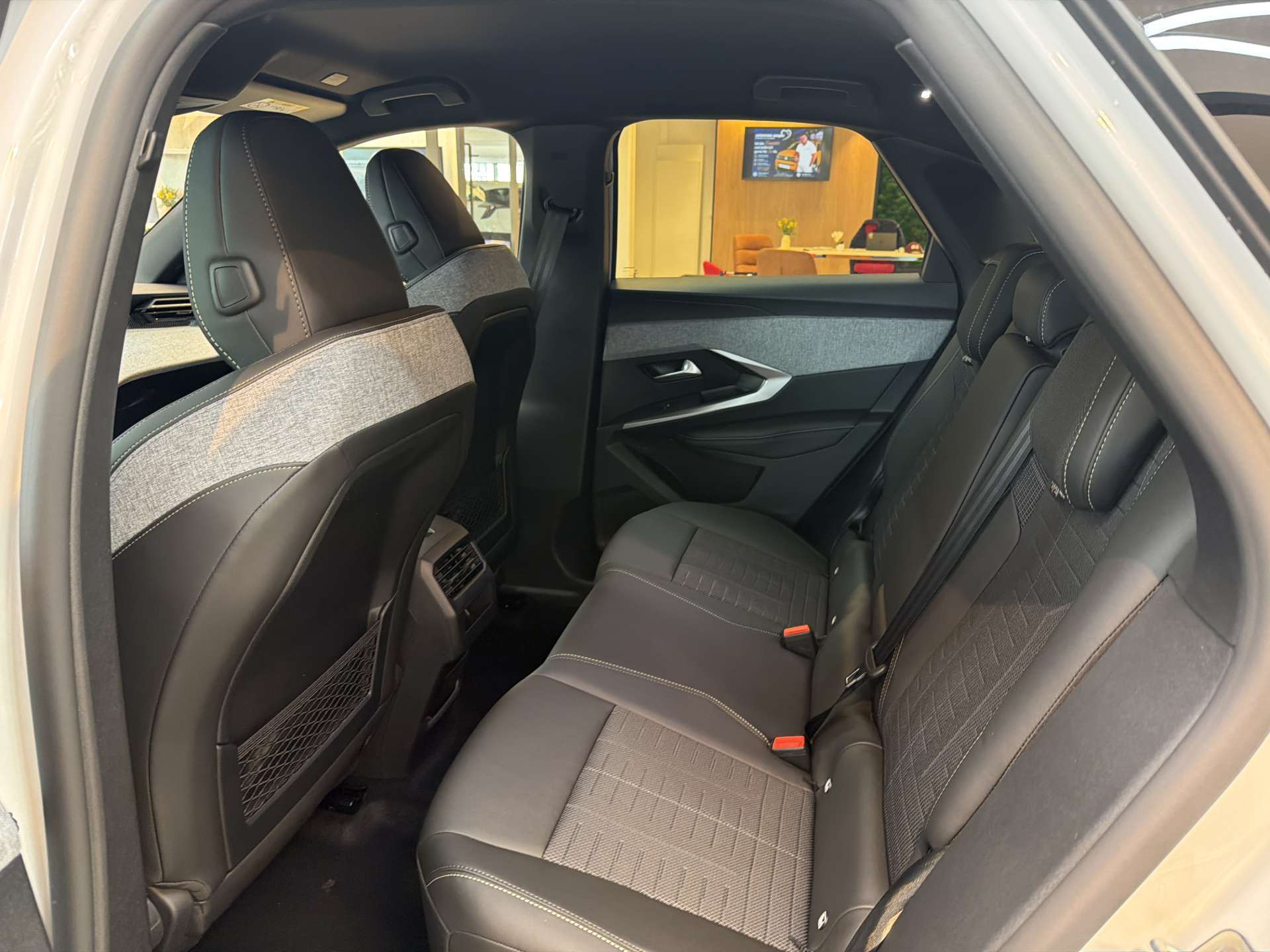 PEUGEOT 3008 145 GT Hybrid e-DCS-Automat-image-6