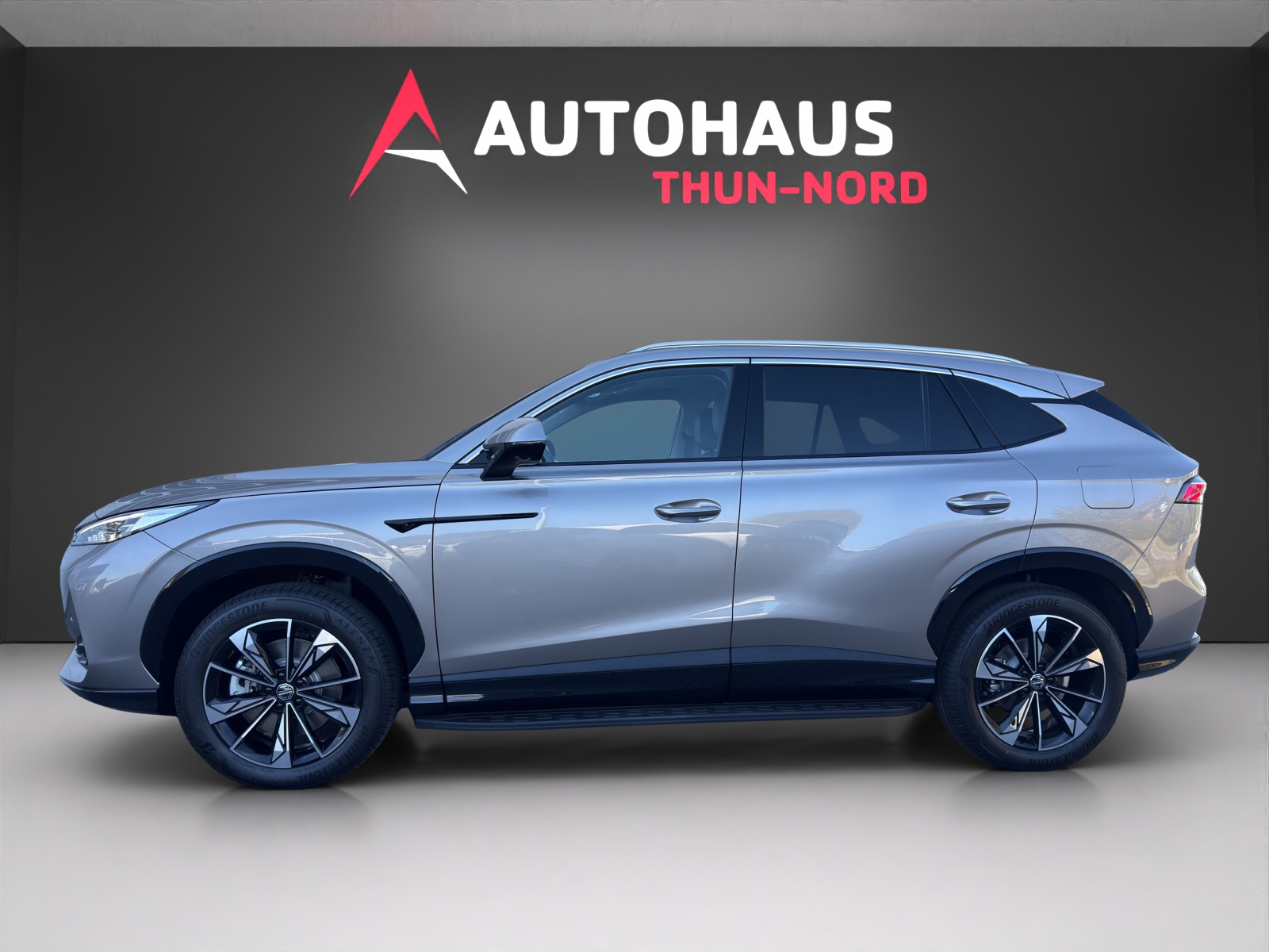 MG HS 1.5 PHEV Luxury-showroom-element-1