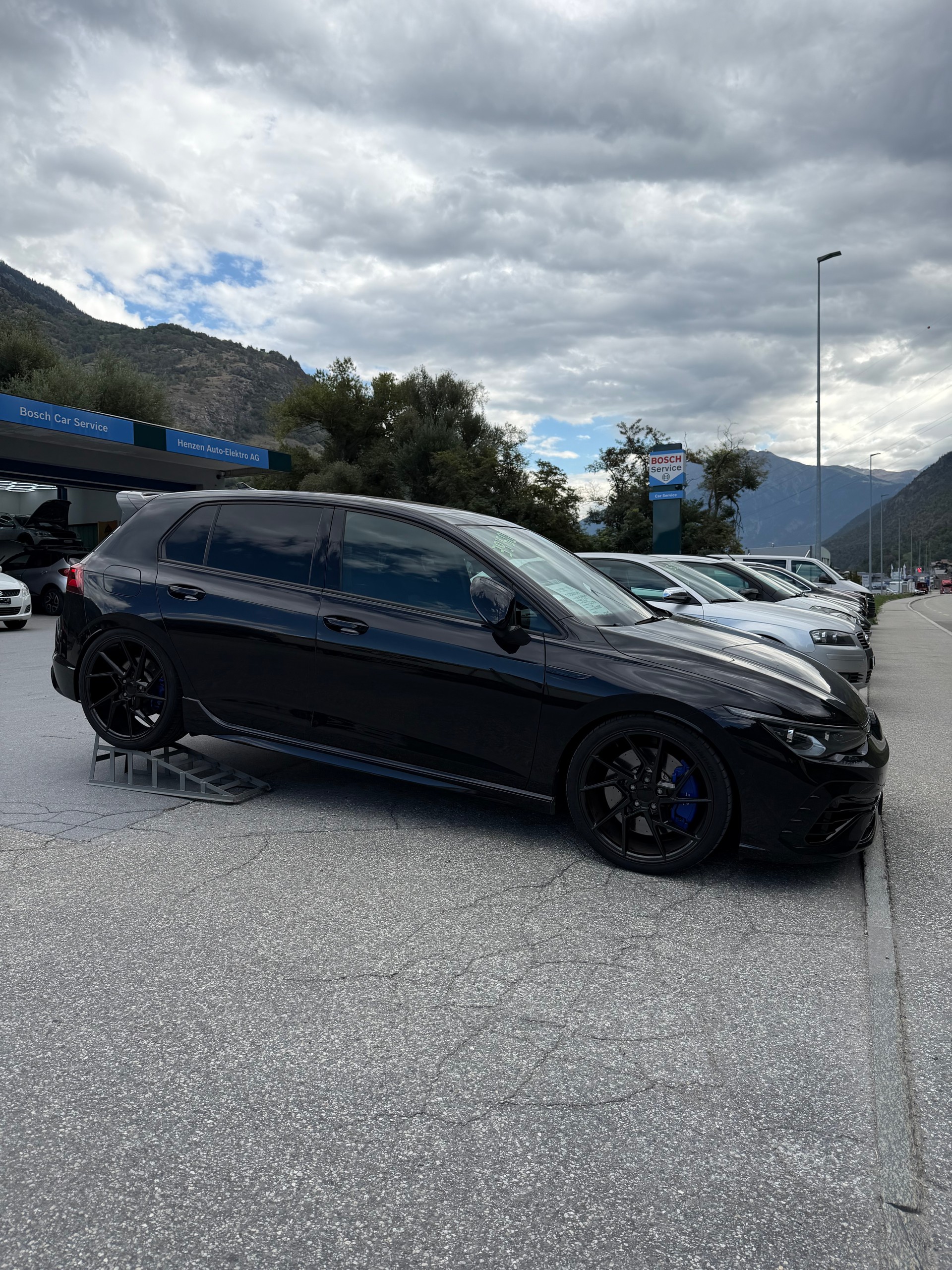 VW Golf 2.0 TSI R DSG 4Motion-image-1