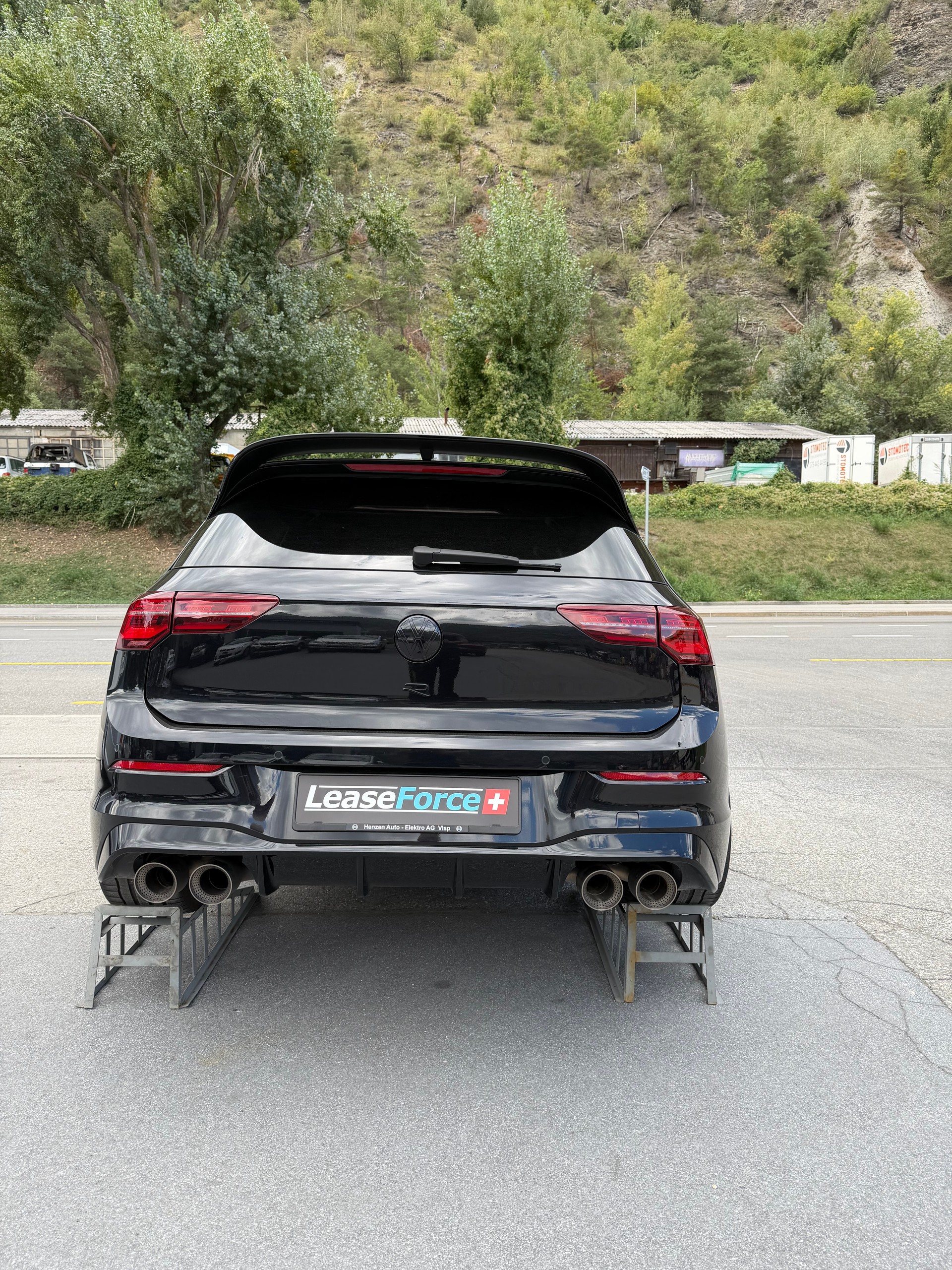 VW Golf 2.0 TSI R DSG 4Motion-image-3