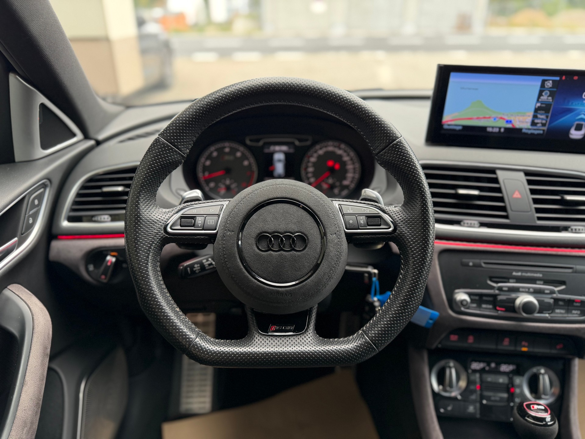 AUDI RS Q3 2.5 TFSI quattro S-tronic-image-15