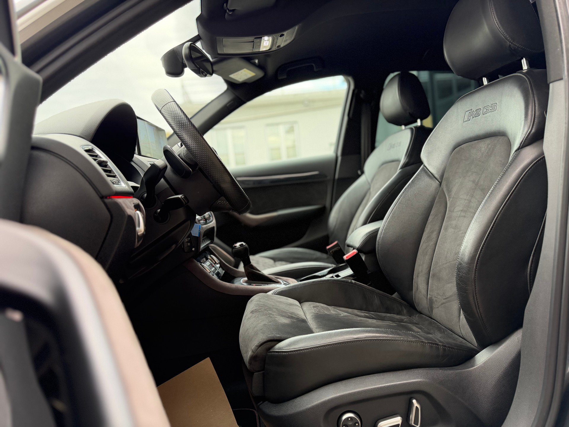 AUDI RS Q3 2.5 TFSI quattro S-tronic-image-9