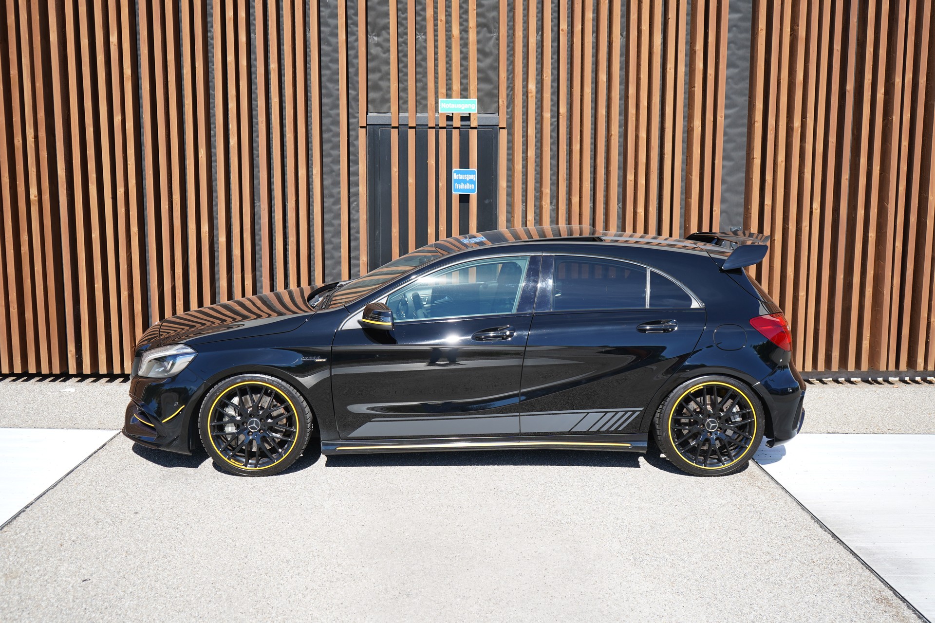 MERCEDES-BENZ A 45 AMG YELLOW NIGHT EDITION 4MATIC 7G-DCT l 380 PS-image-3