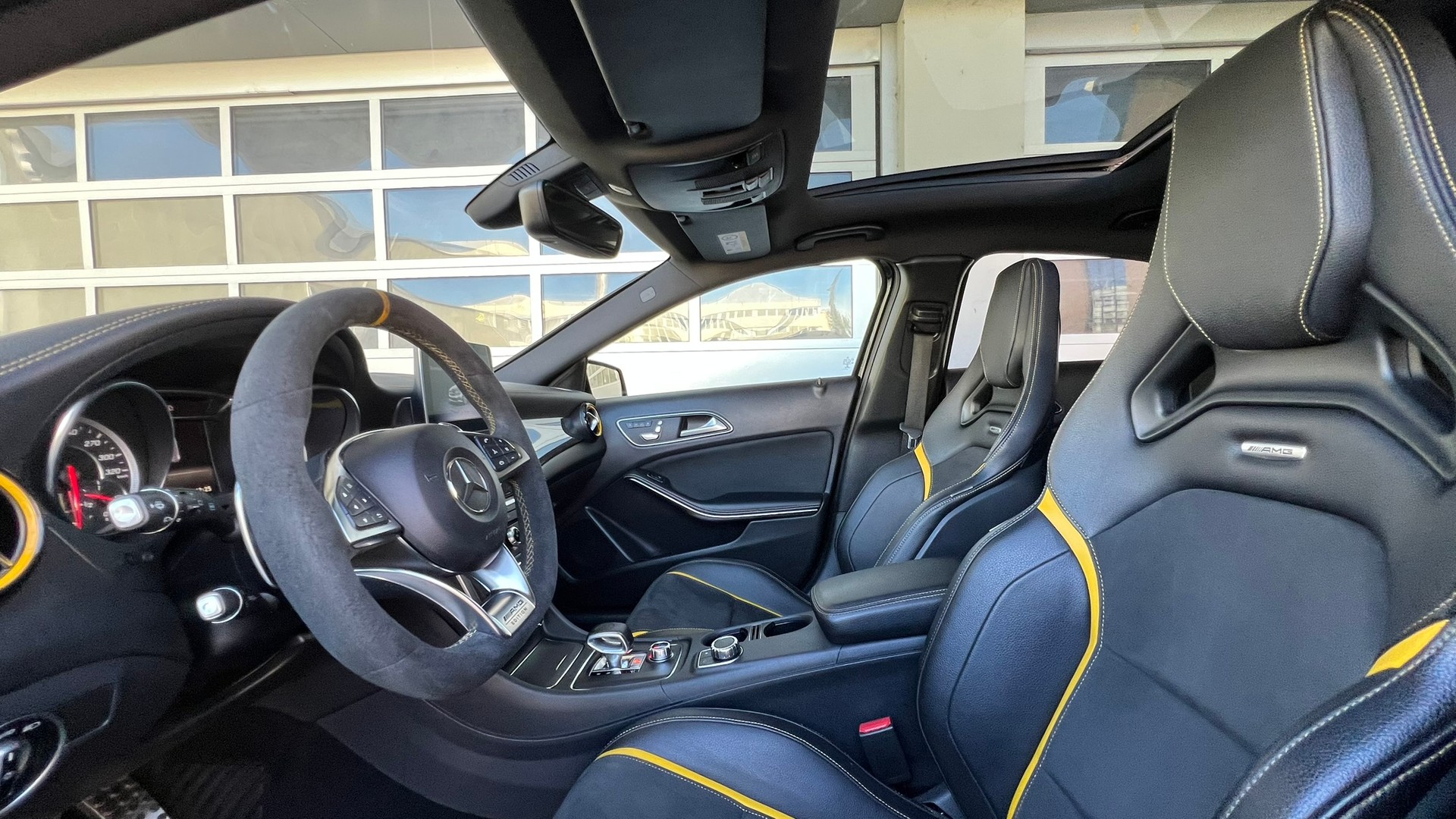 MERCEDES-BENZ A 45 AMG YELLOW NIGHT EDITION 4MATIC 7G-DCT l 380 PS-image-22