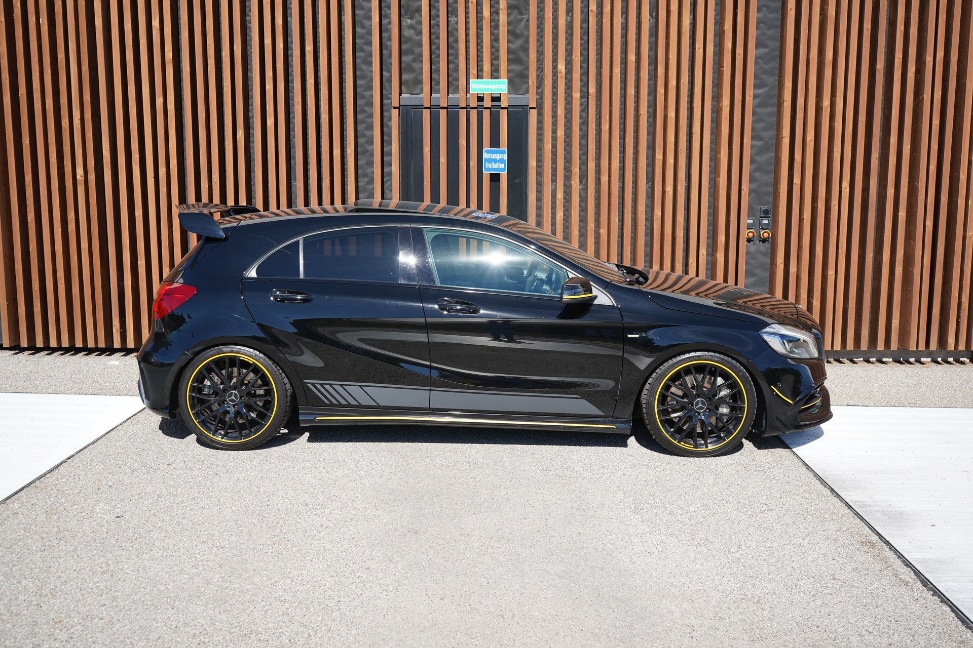 MERCEDES-BENZ A 45 AMG YELLOW NIGHT EDITION 4MATIC 7G-DCT l 380 PS-image-2