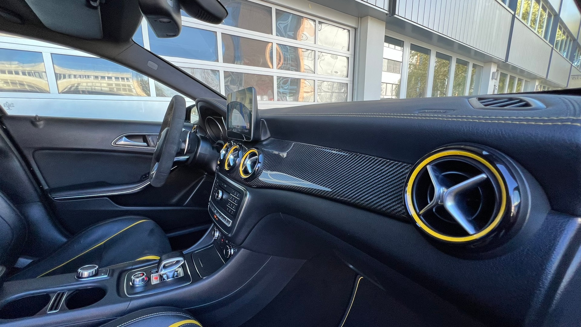 MERCEDES-BENZ A 45 AMG YELLOW NIGHT EDITION 4MATIC 7G-DCT l 380 PS-image-28