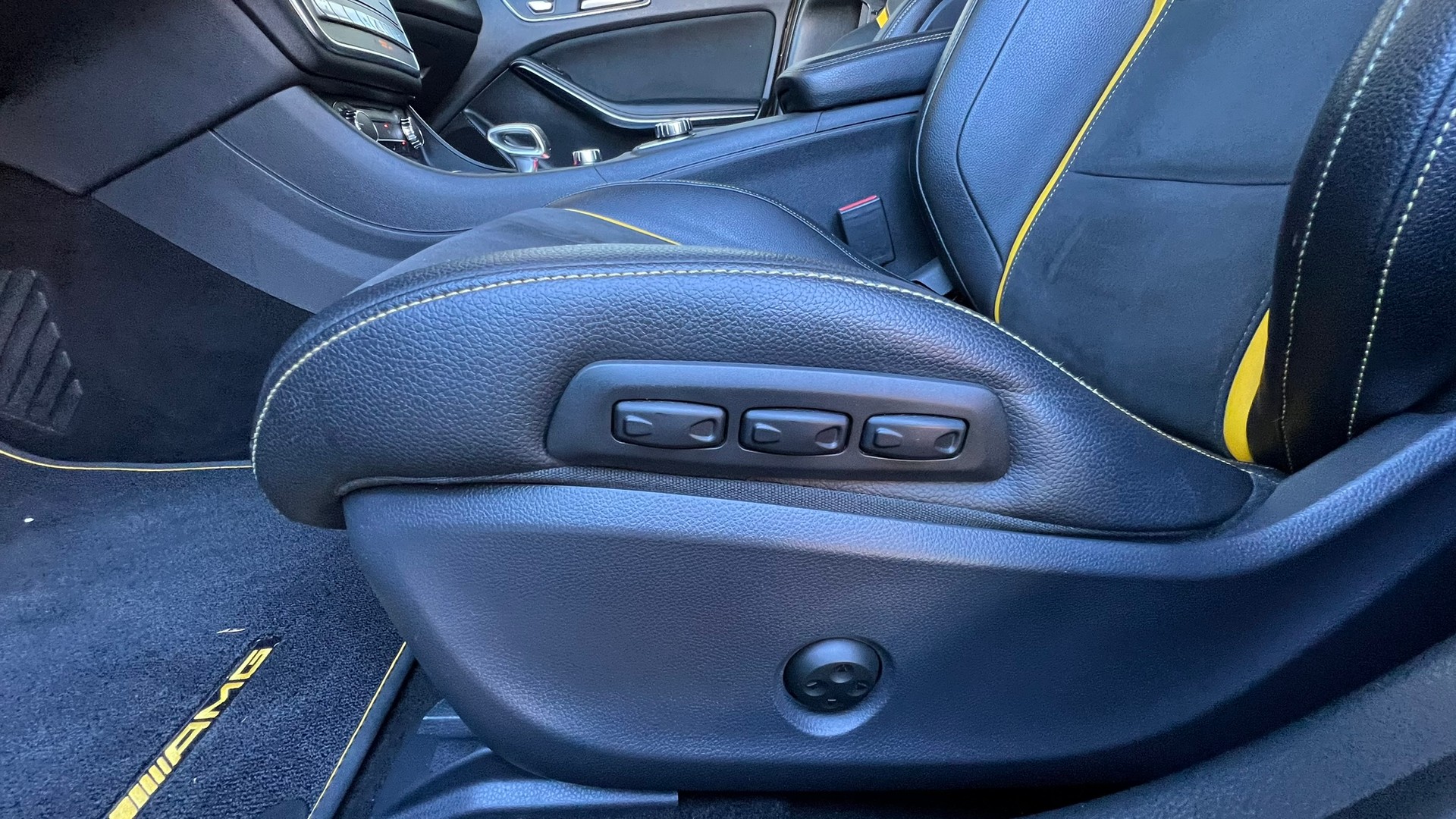 MERCEDES-BENZ A 45 AMG YELLOW NIGHT EDITION 4MATIC 7G-DCT l 380 PS-image-20