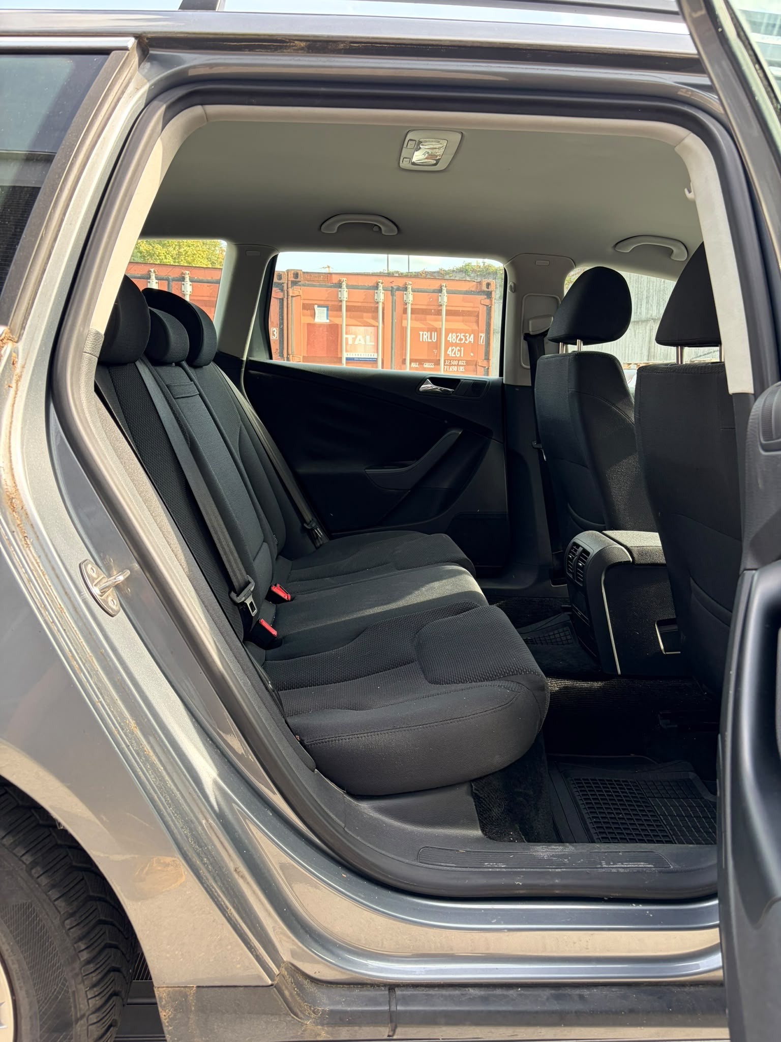 VW Passat Variant 2.0 TDI Trendline-image-8