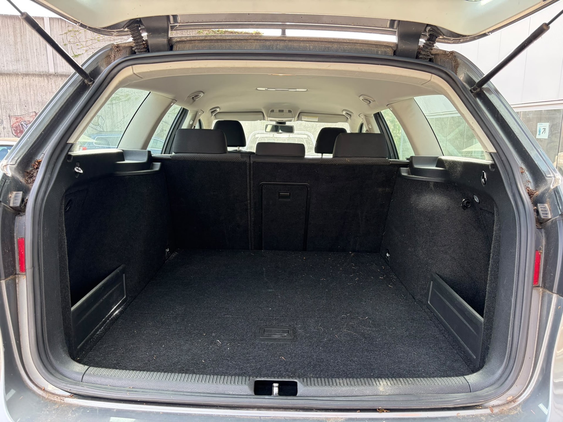 VW Passat Variant 2.0 TDI Trendline-image-11